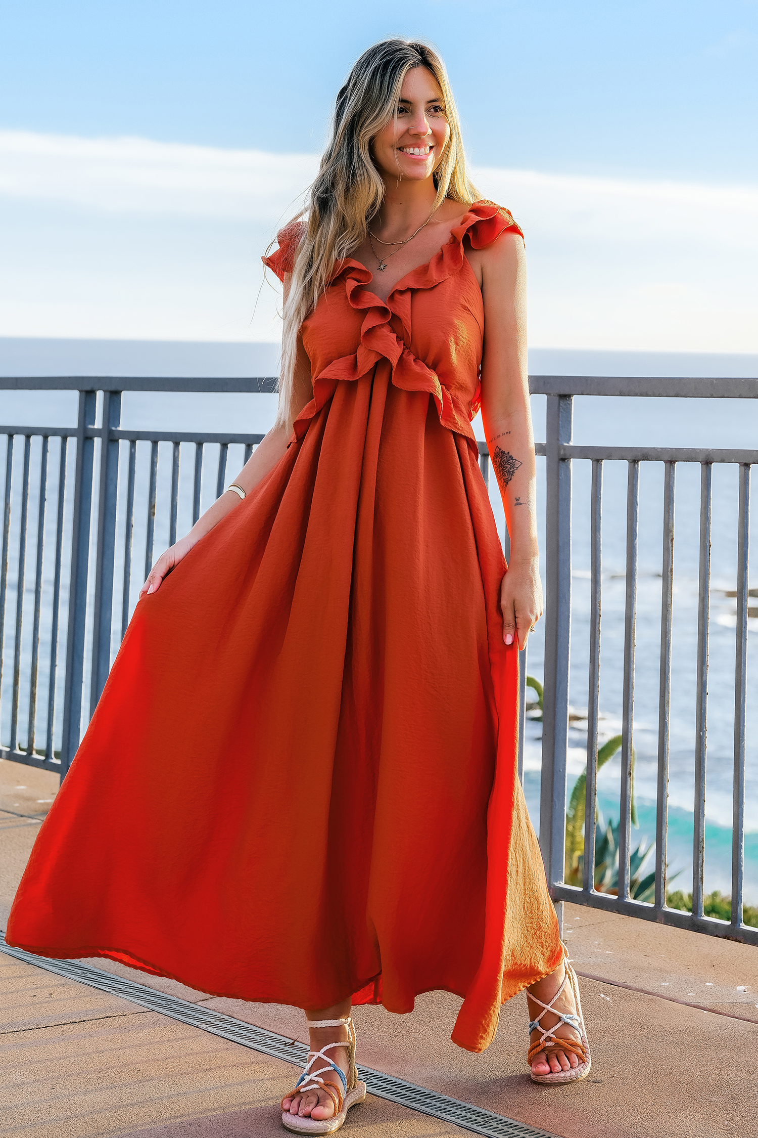 Robe longue sans manches à volants souples