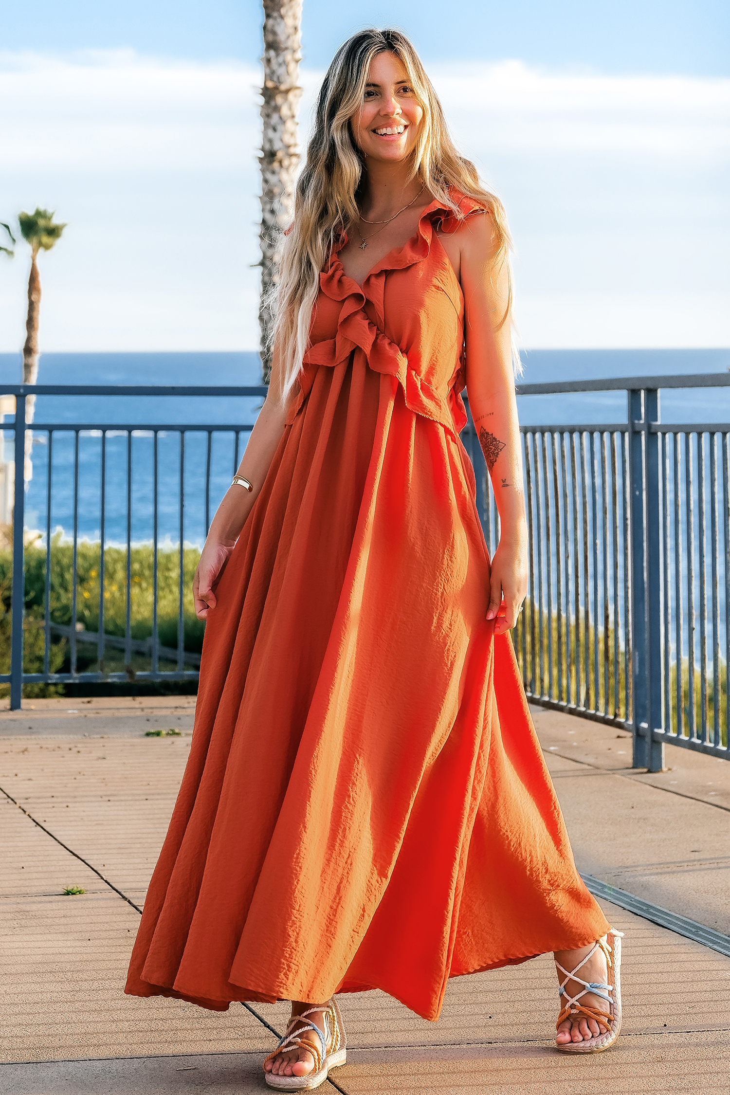 Robe longue sans manches à volants souples