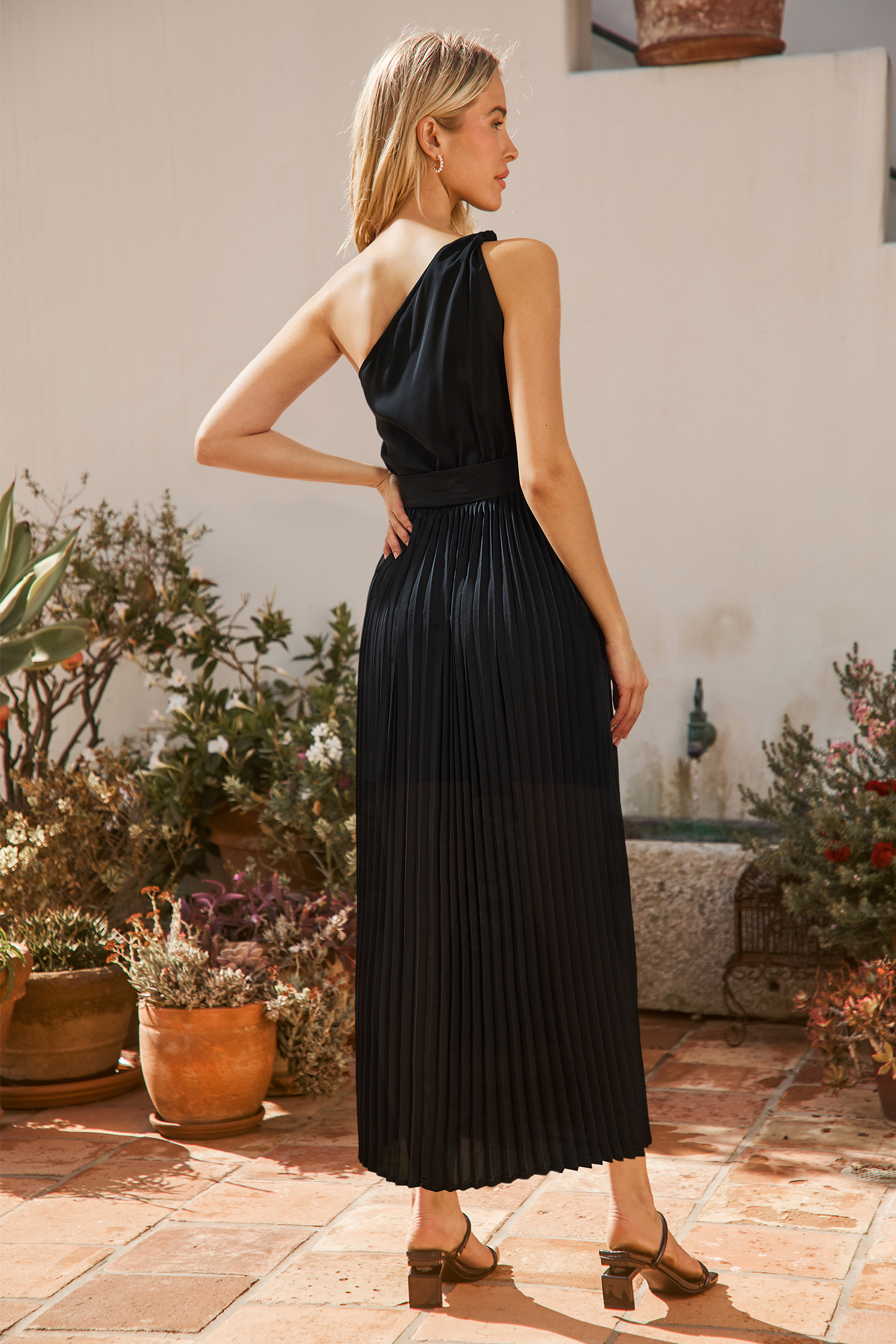 Chic & Tailored Black Midi Dress