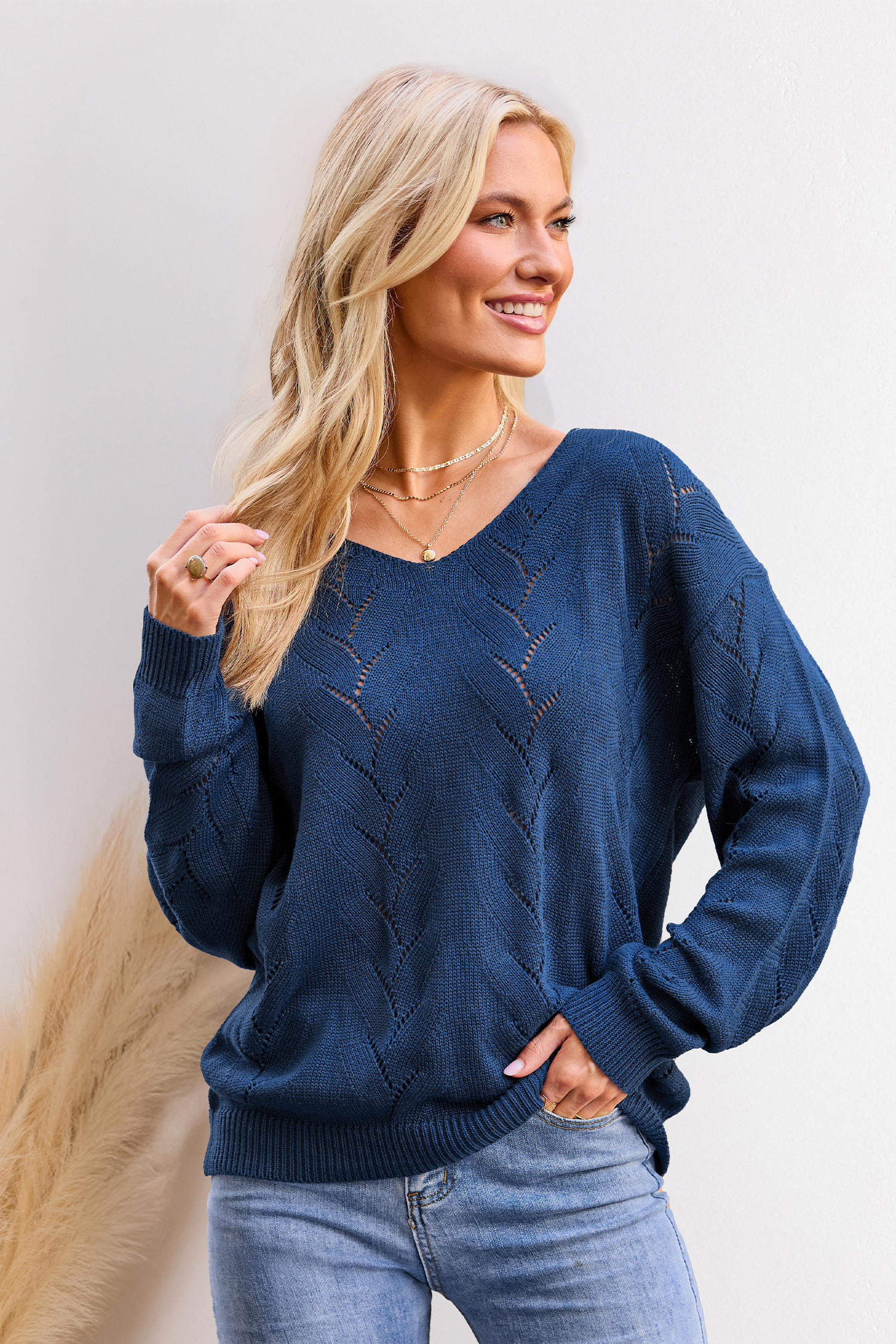 Pull bleu marine en tricot col V