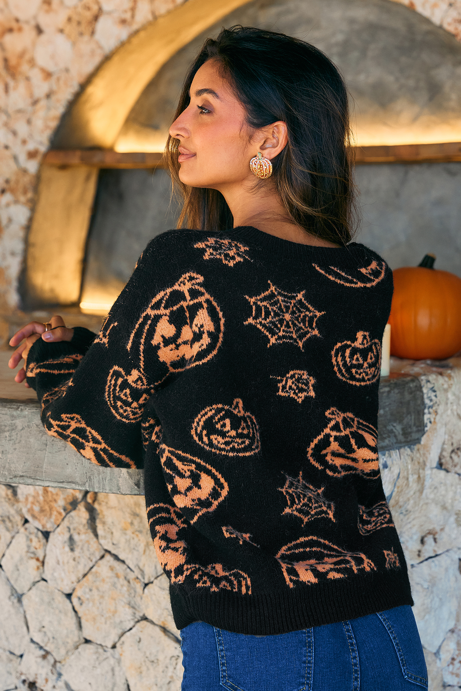 Pull noir en tricot col rond manches longues