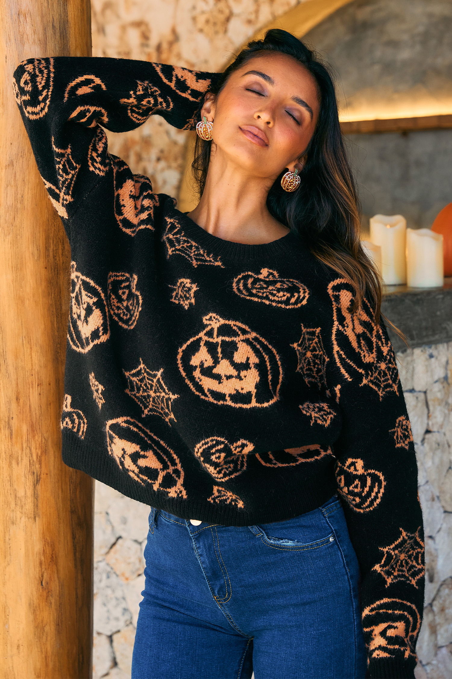 Pull noir en tricot col rond manches longues
