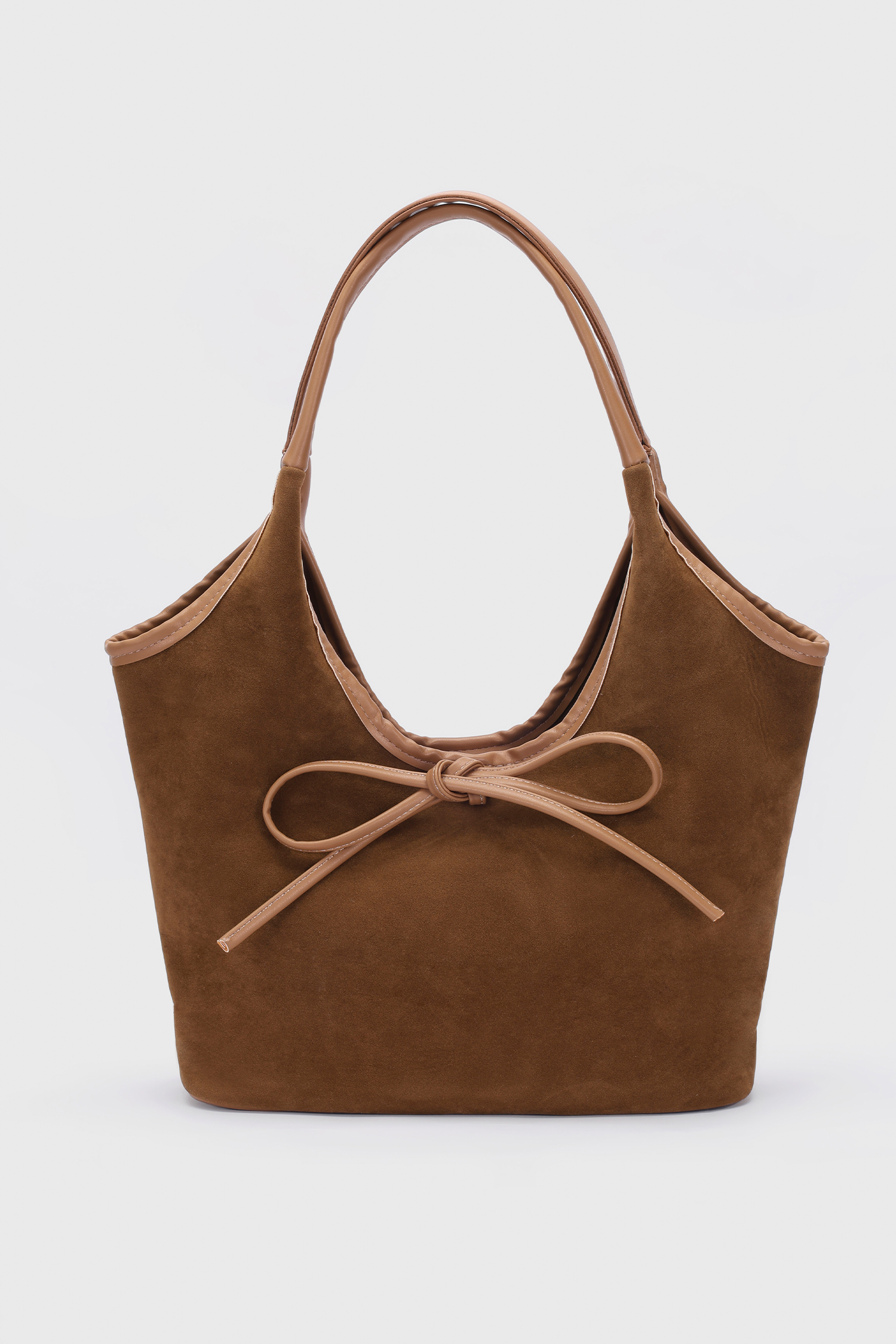 Braune Tasche mit Schleifendetail