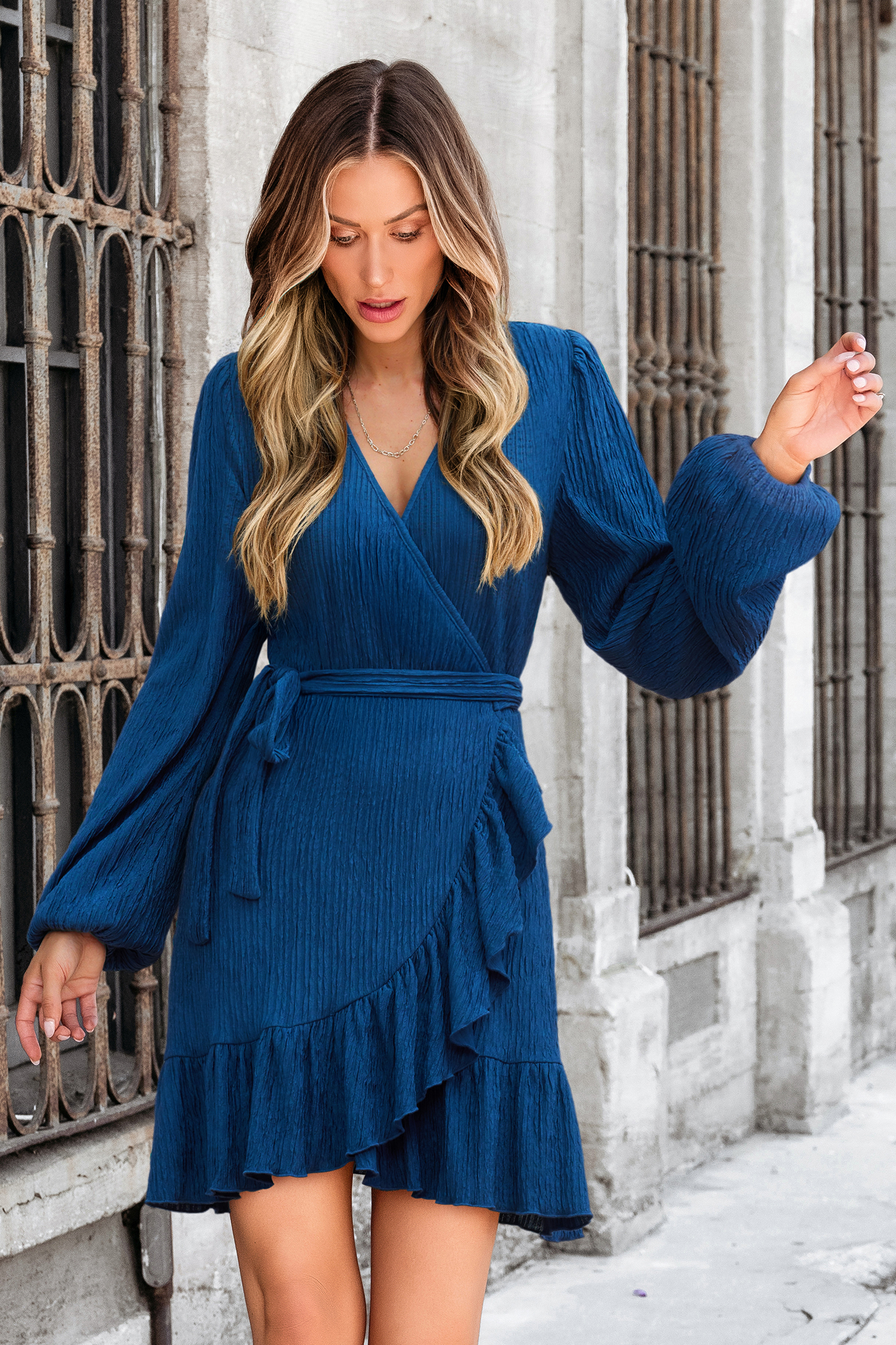 Blaues Lange Ärmel Mini-Wickelkleid mit Taillengürtel