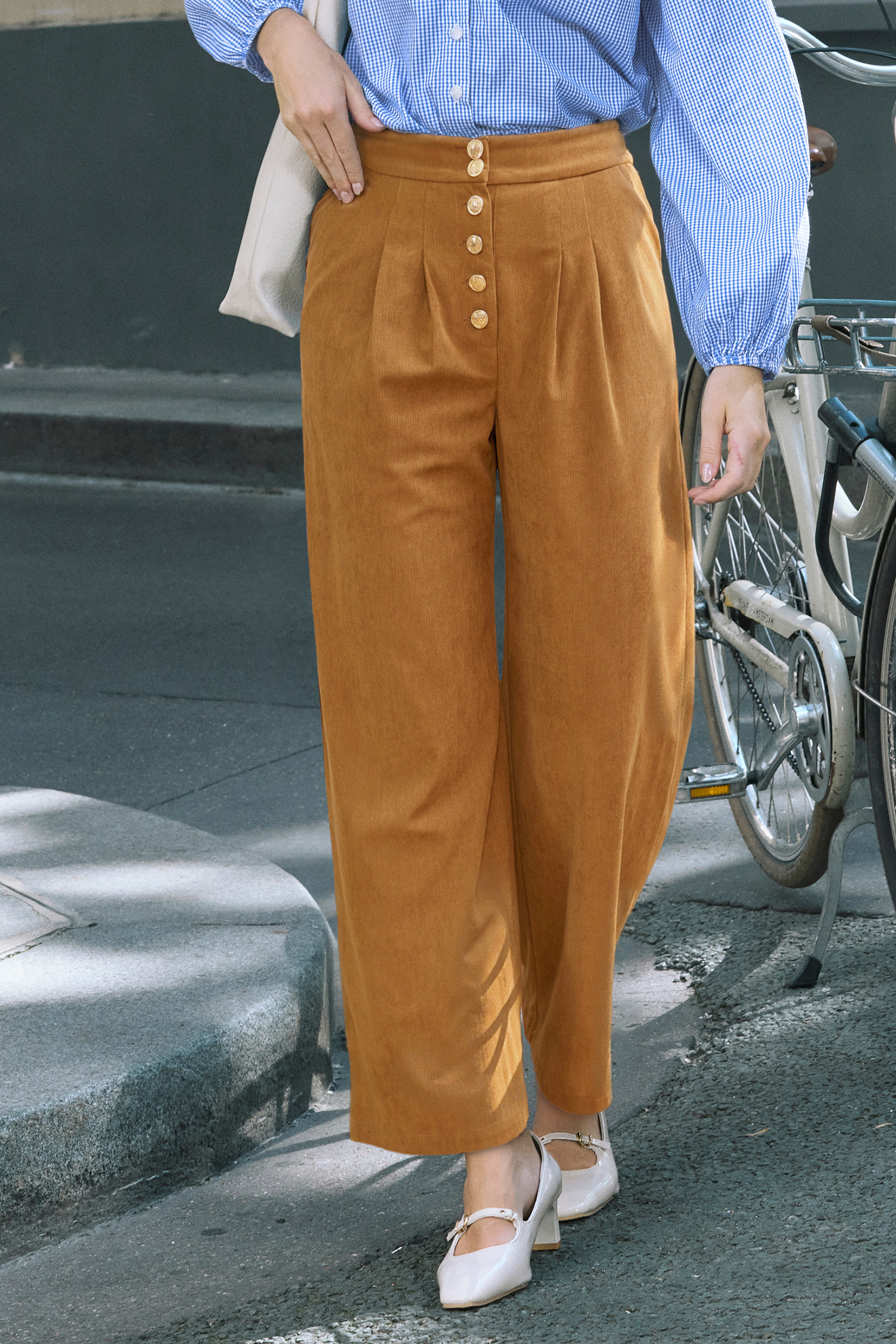 Pantalones caqui de Downtown Moves