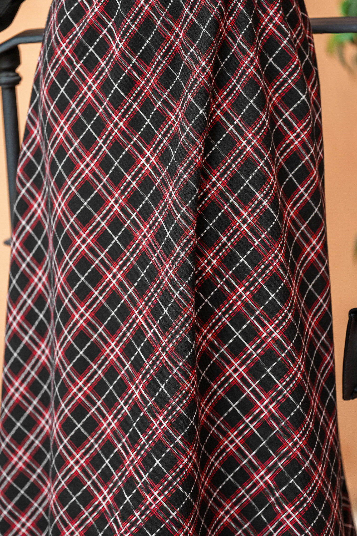 Cupshe Rustling Leaves Plaid Maxi Dress In Black