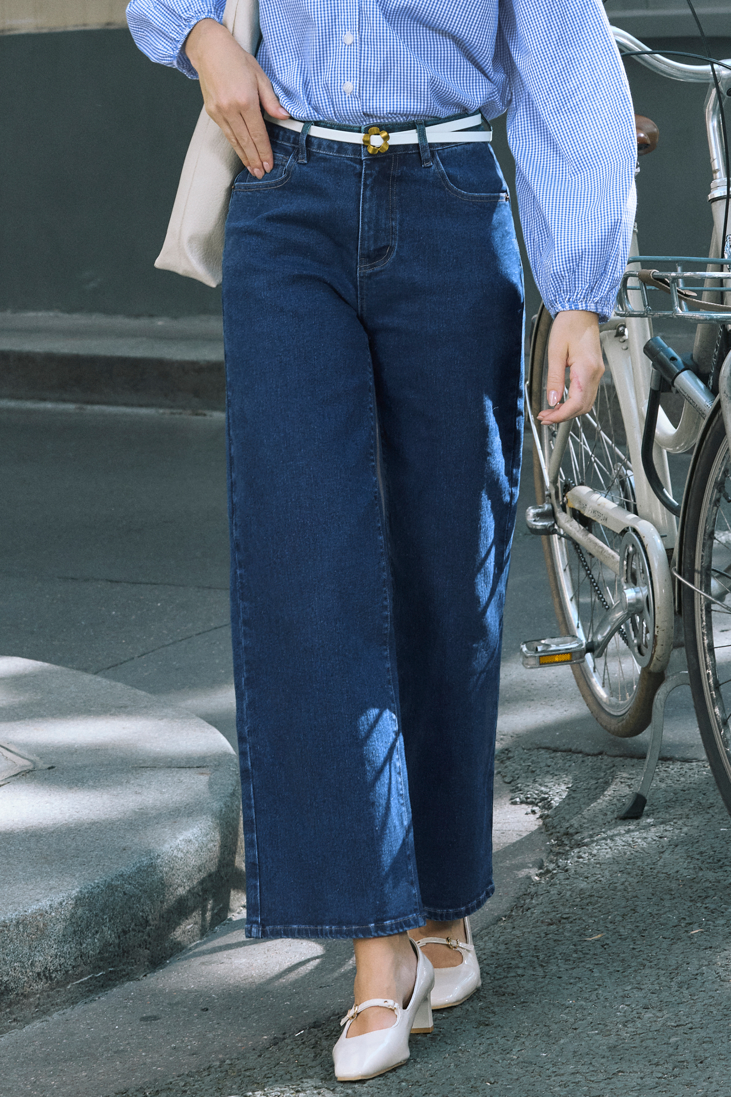 Blaue Jeans mit Taschen