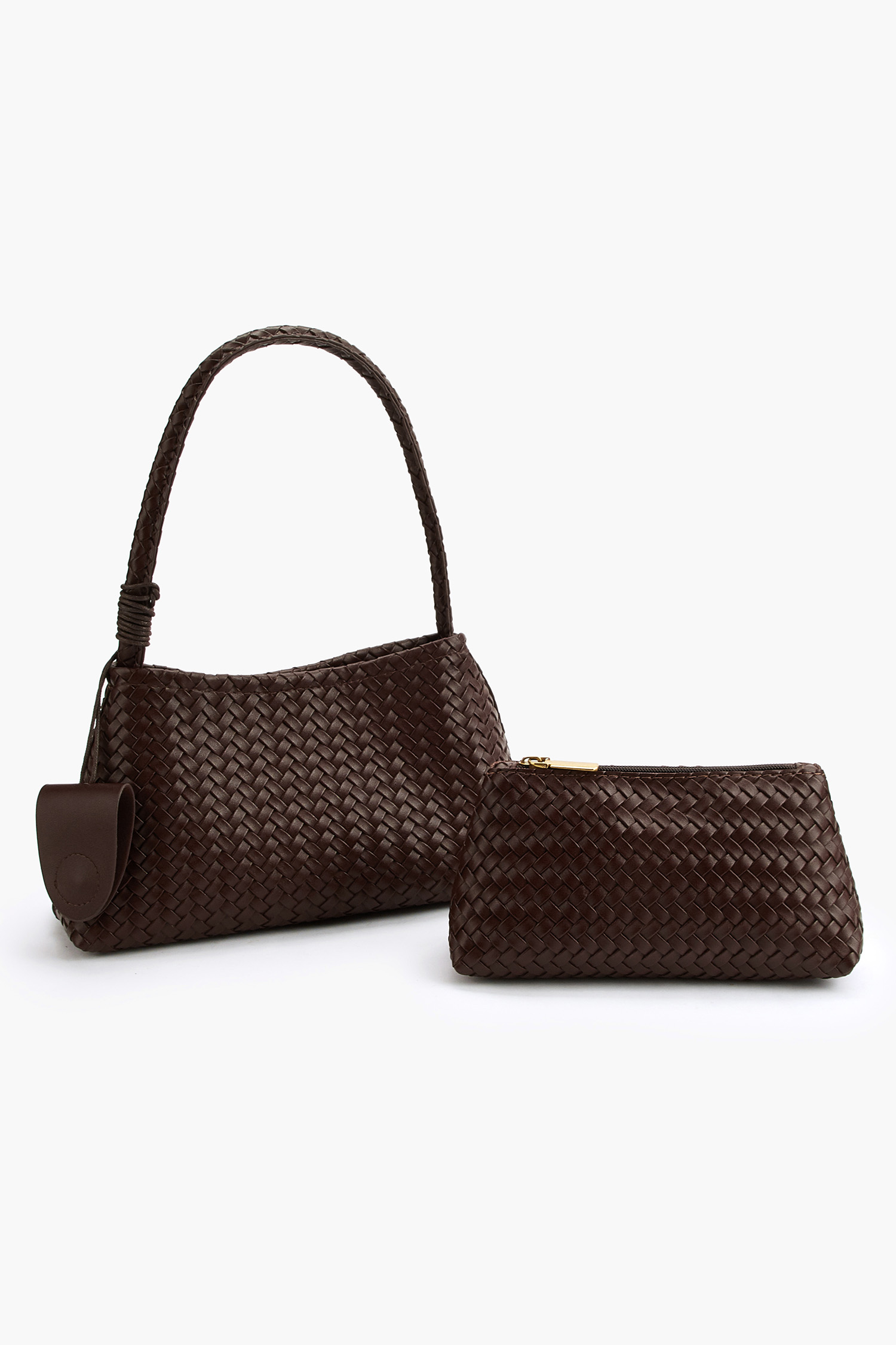 En contraste  bolsa marrón