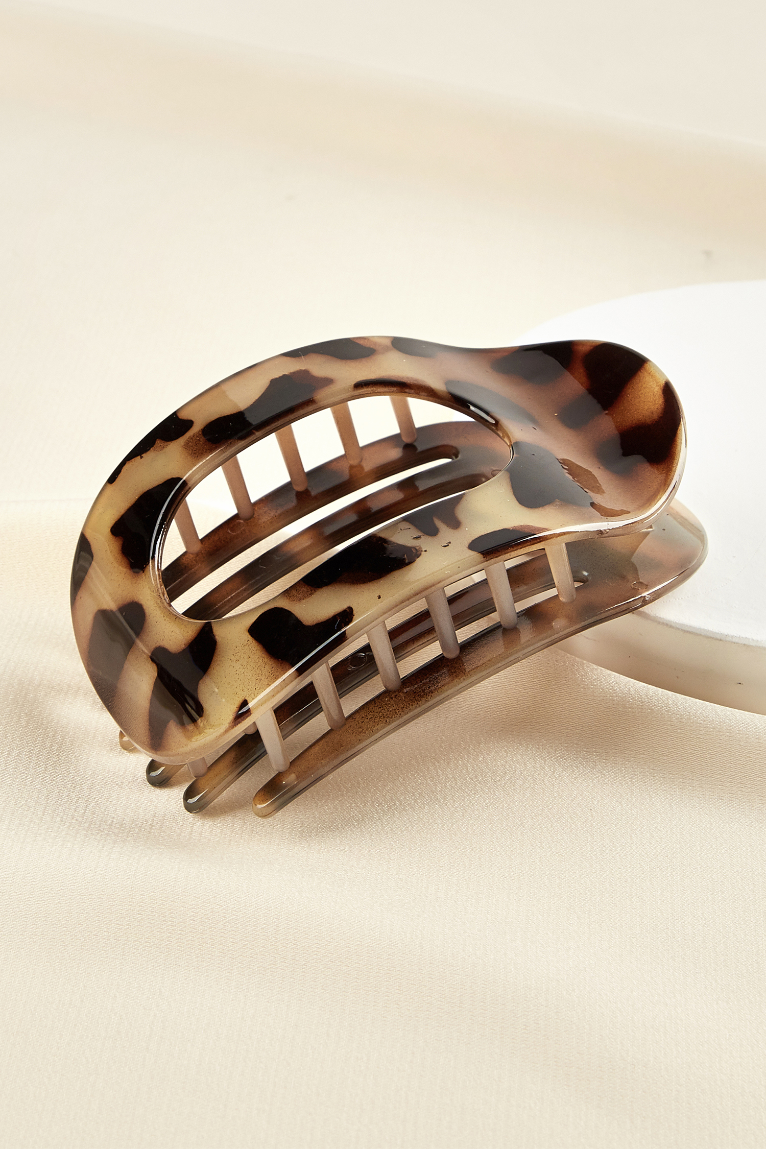 Cupshe Hair Flip Neutral Flat Claw Clip Set