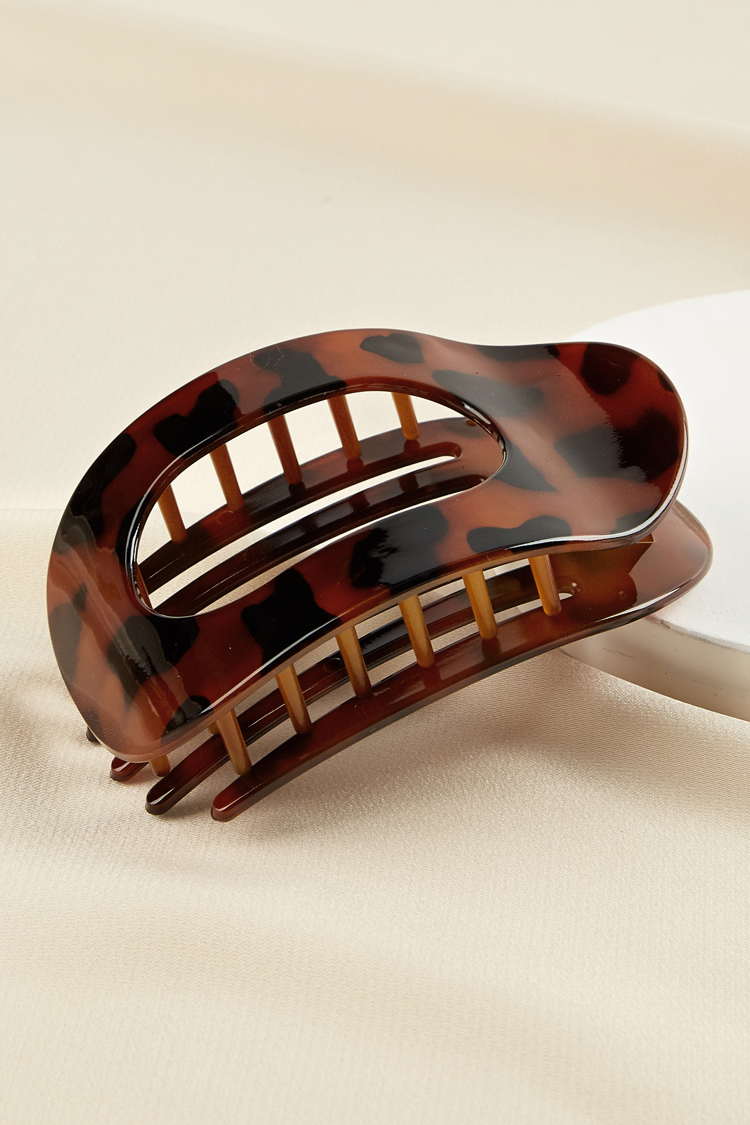 Cupshe Hair Flip Neutral Flat Claw Clip Set