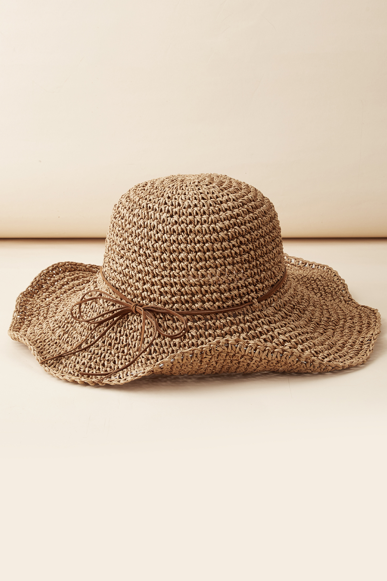 Chapeau en paille bord cordon décoratif