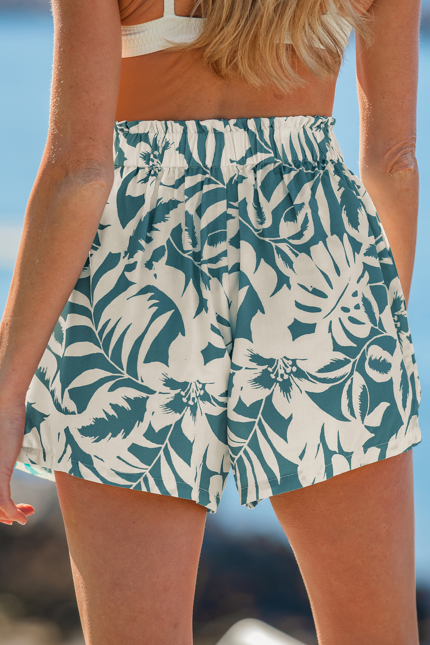 Tropische Shorts mit Kordelzug