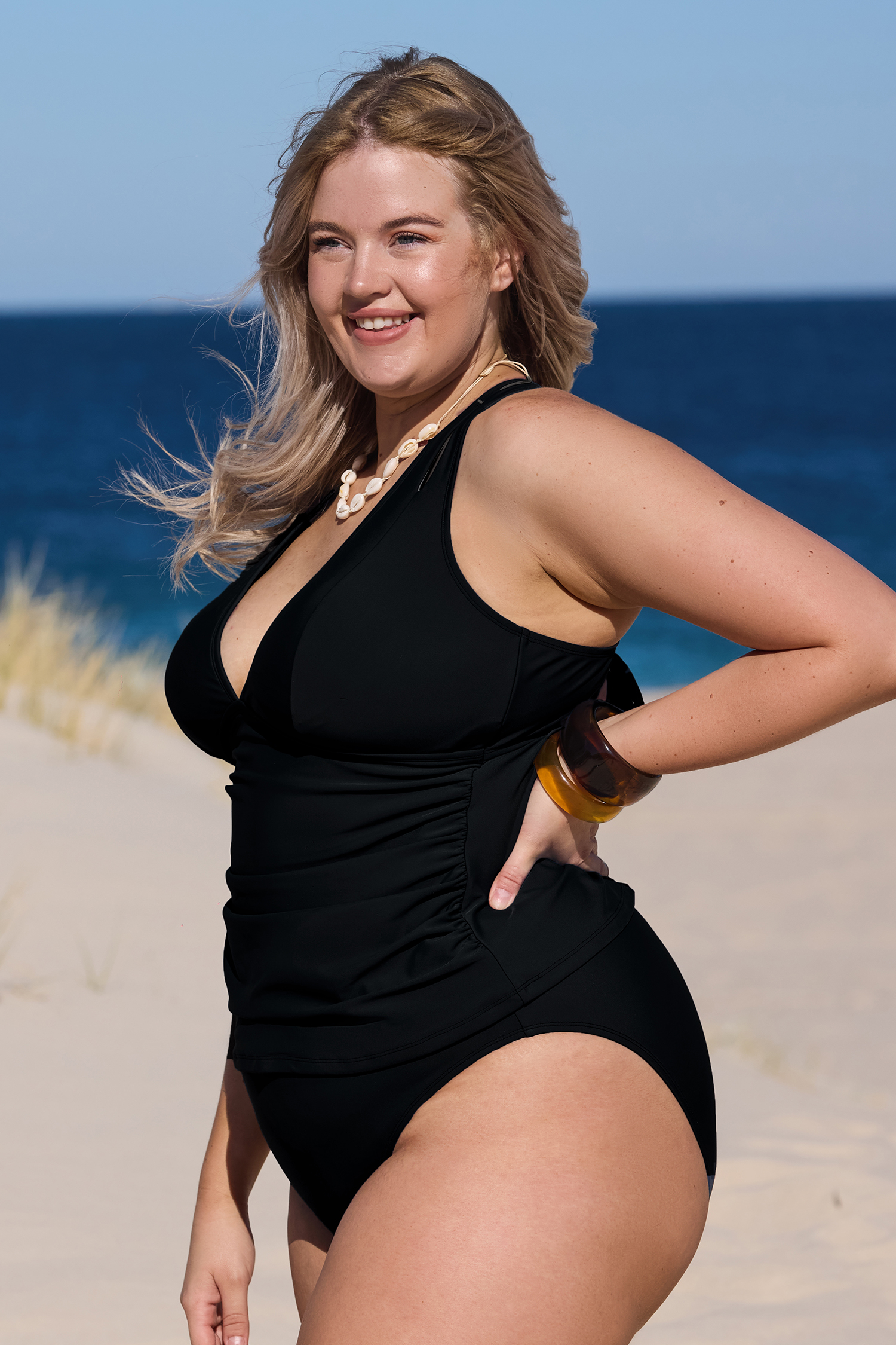 Schwarzes gerafftes Tankini-Oberteil & Mid-Rise-Bikinihose