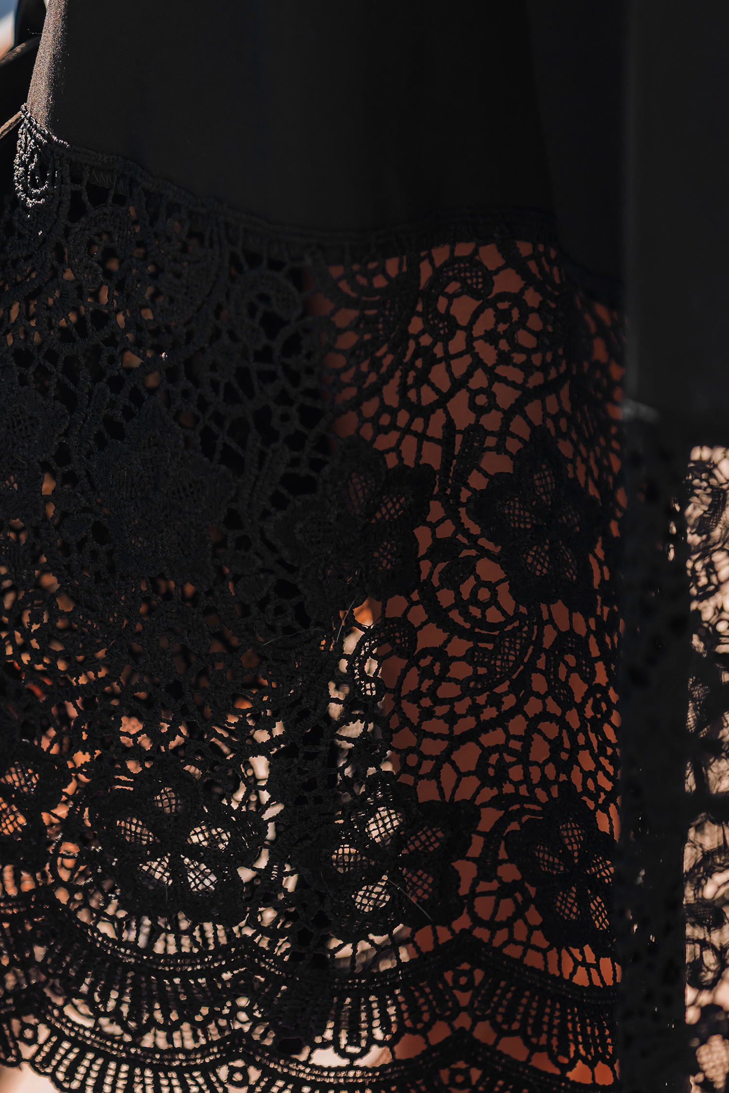 Schwarzes Ärmelloses Maxi-Strandkleid mit Spitzensaum