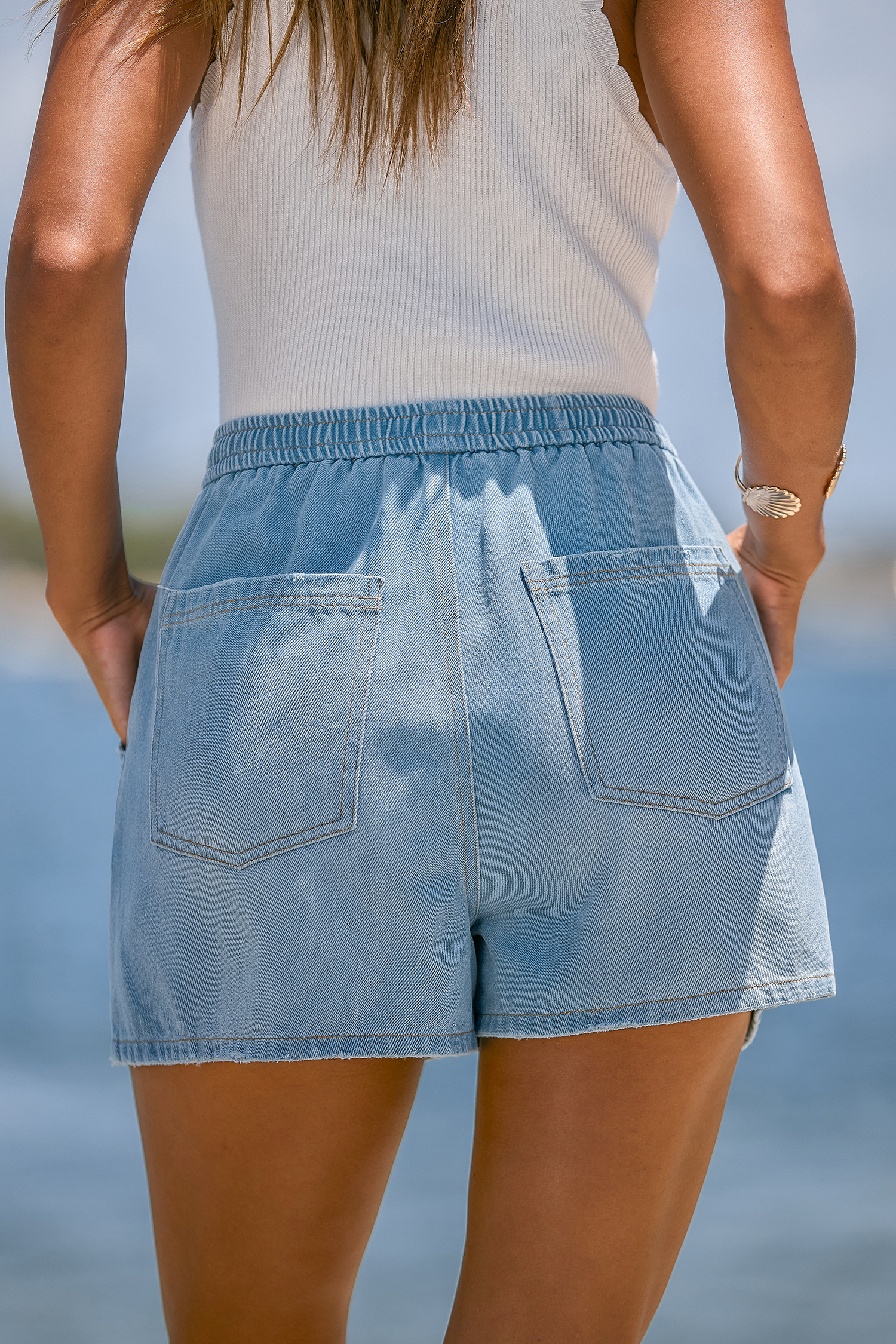 Short en denim bleu à poche