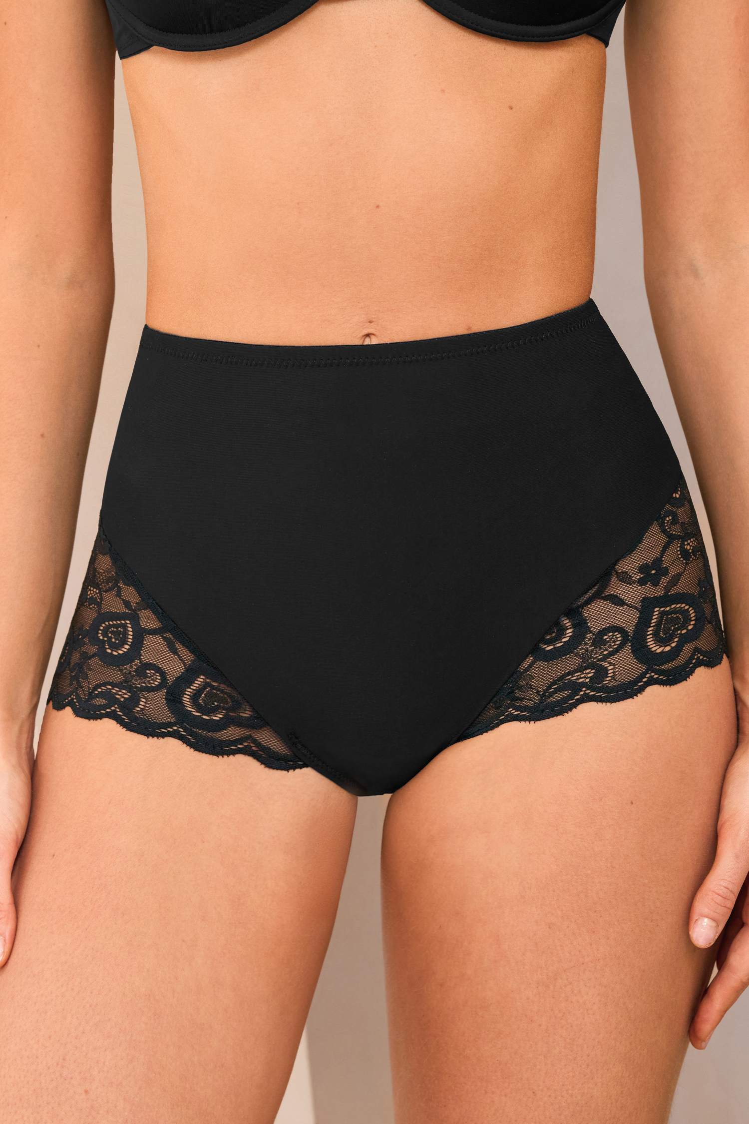 Schwarzer High-Waist Leichte Kompression Shapewear-Slip