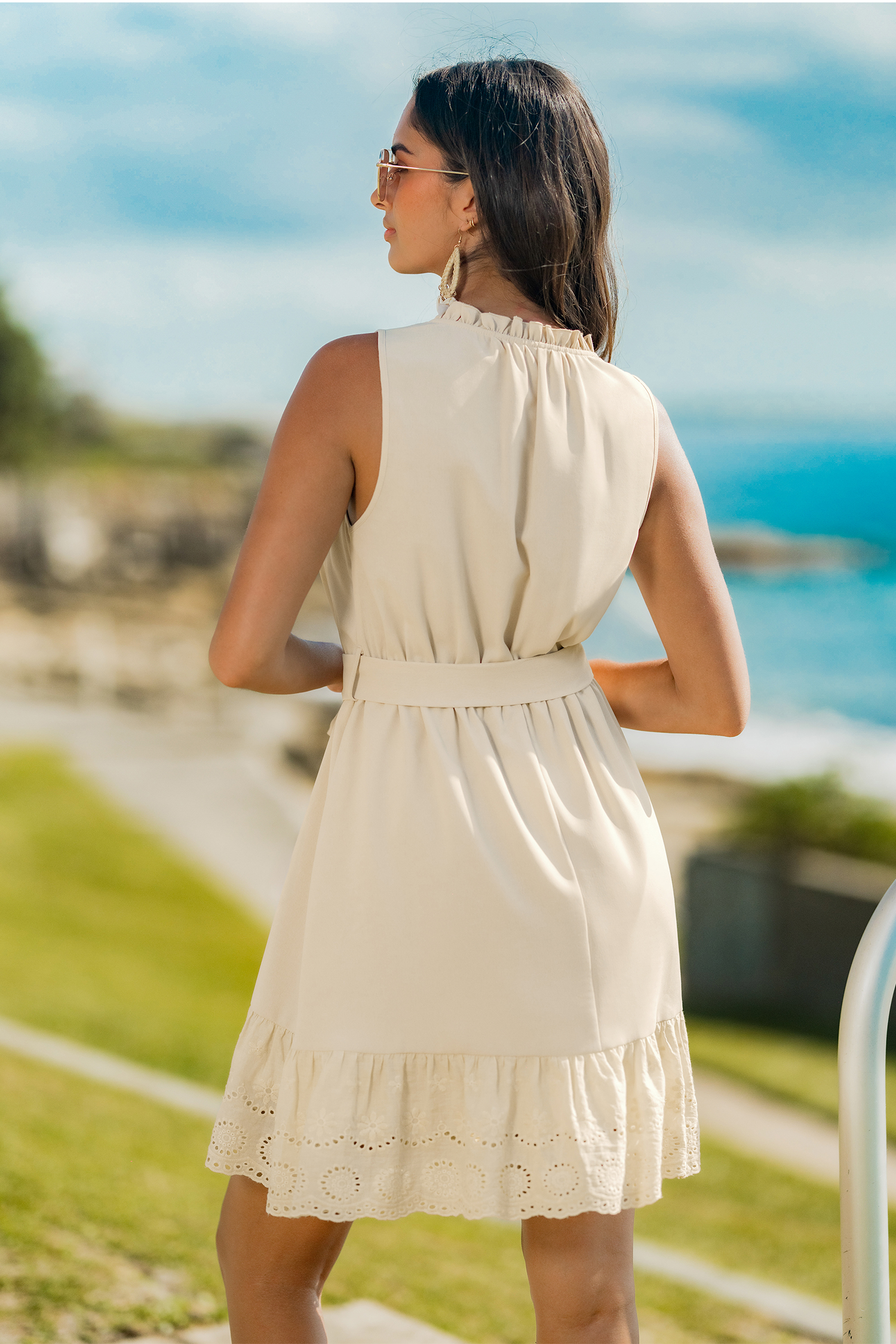 Zoet als appeltaart: beige mini-jurk