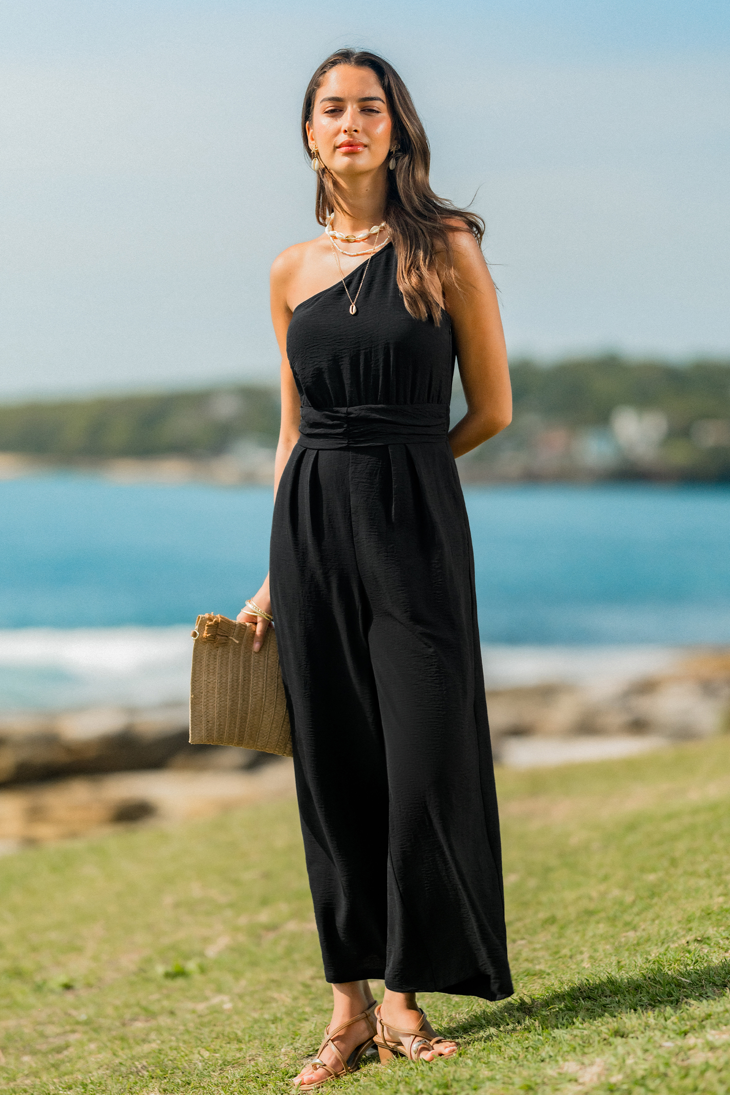 Combinaison noire col asymétrique jambe large