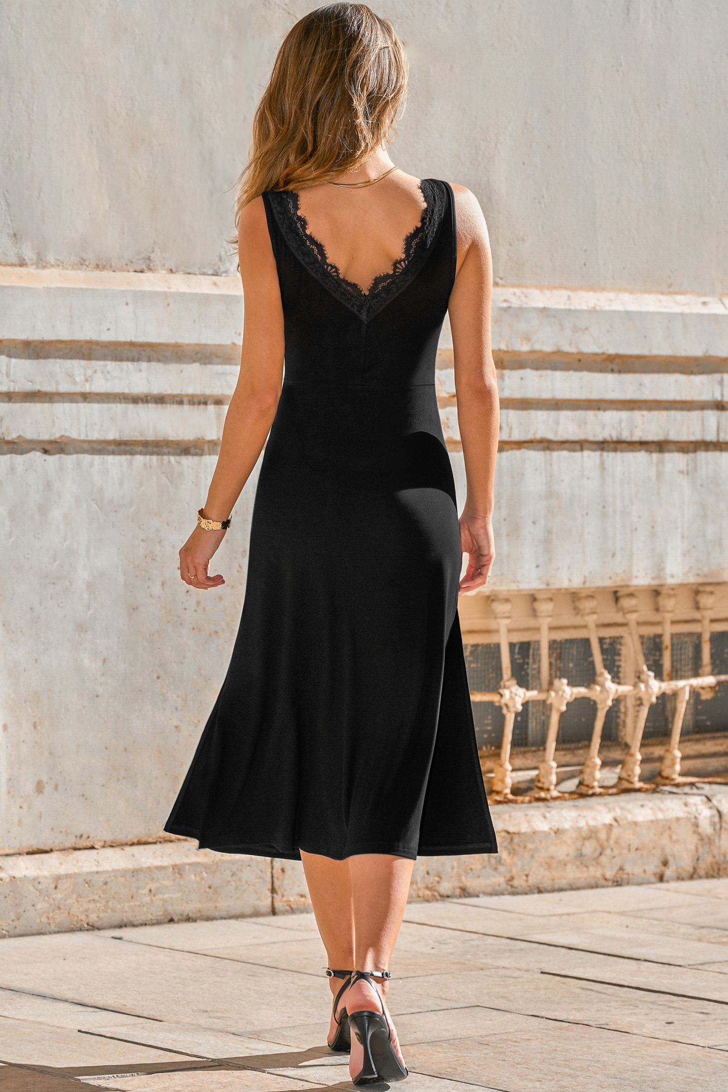 Schwarzes Ärmelloses Midikleid mit Spitzenbesatz