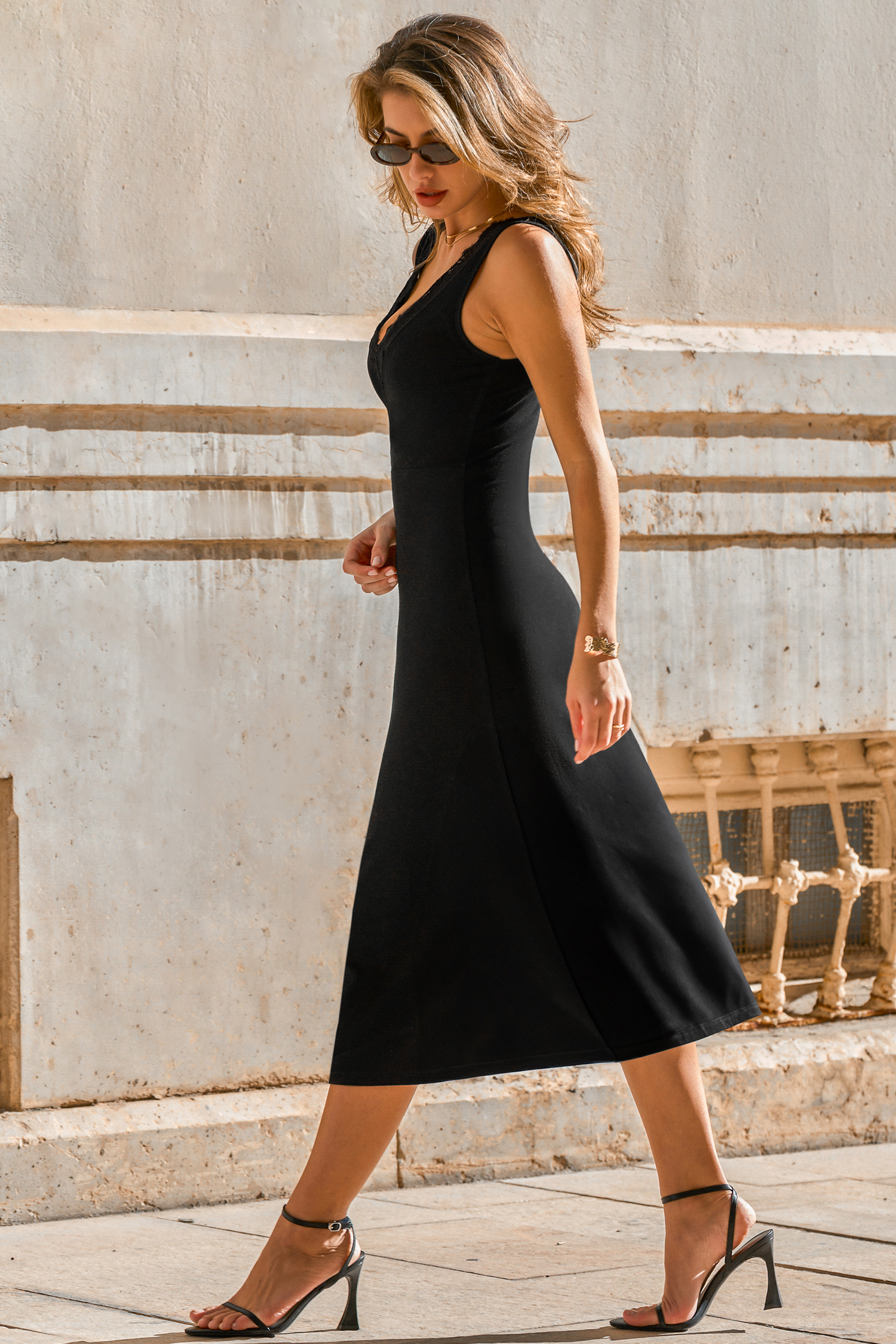 Schwarzes Ärmelloses Midikleid mit Spitzenbesatz