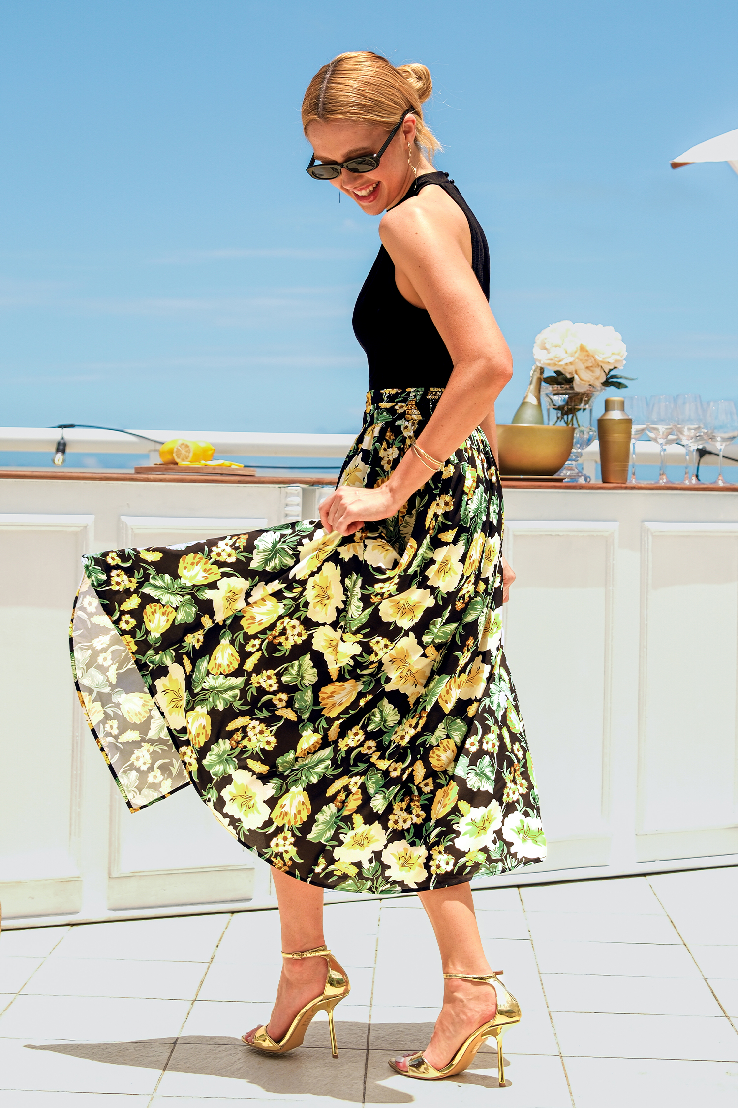 Robe longue noire florale col haut