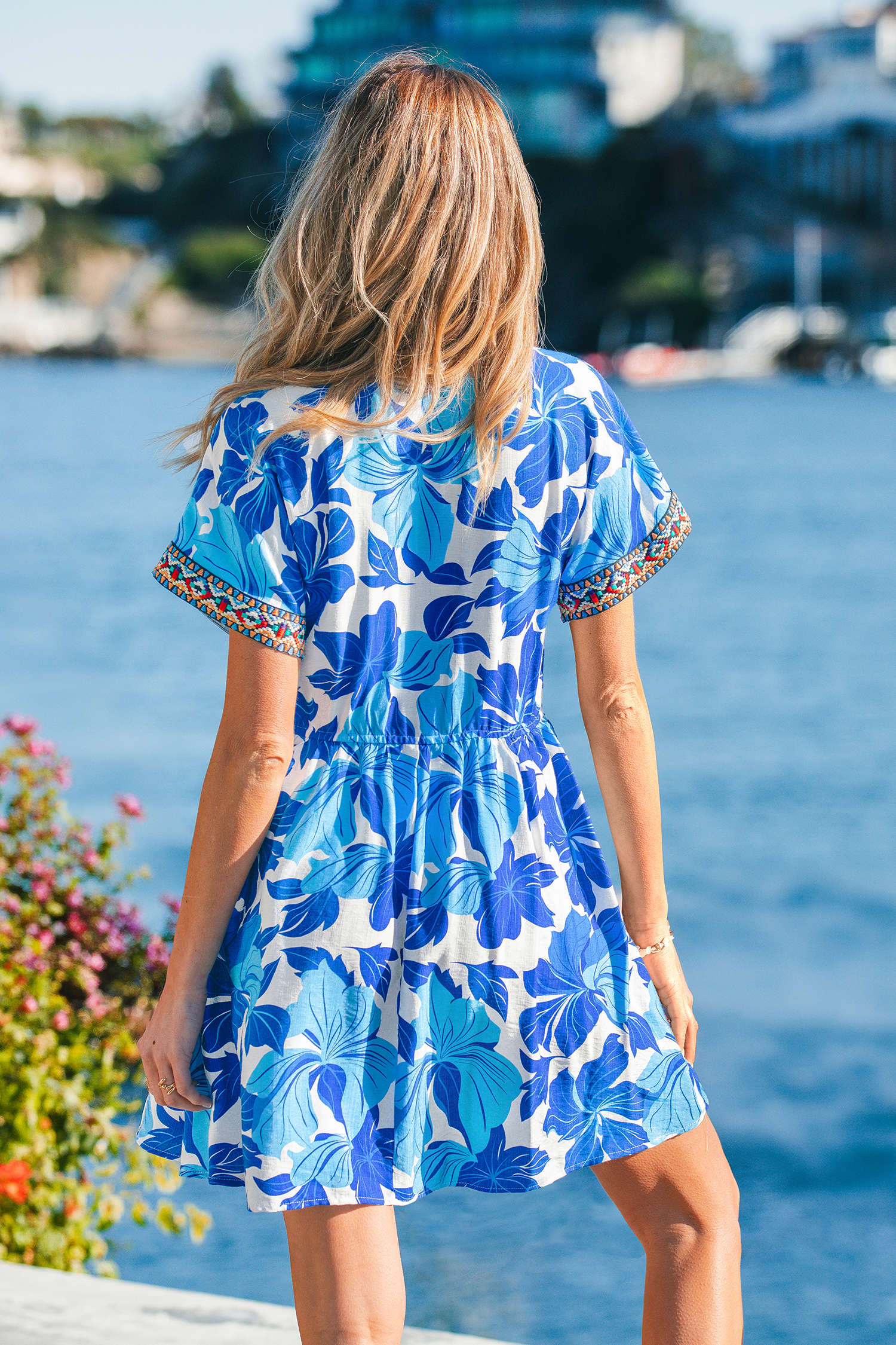 Robe de plage courte bleue