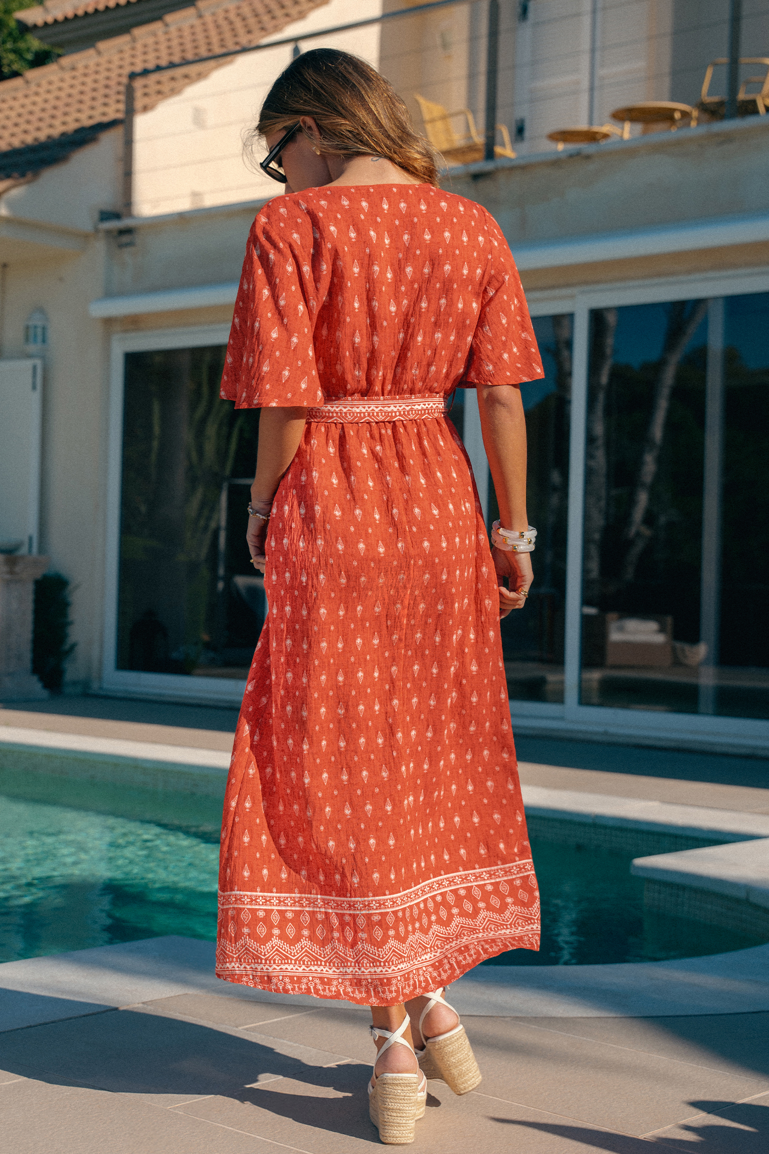 Orange Kurzarm Maxikleid mit Taillenband in Wickeloptik