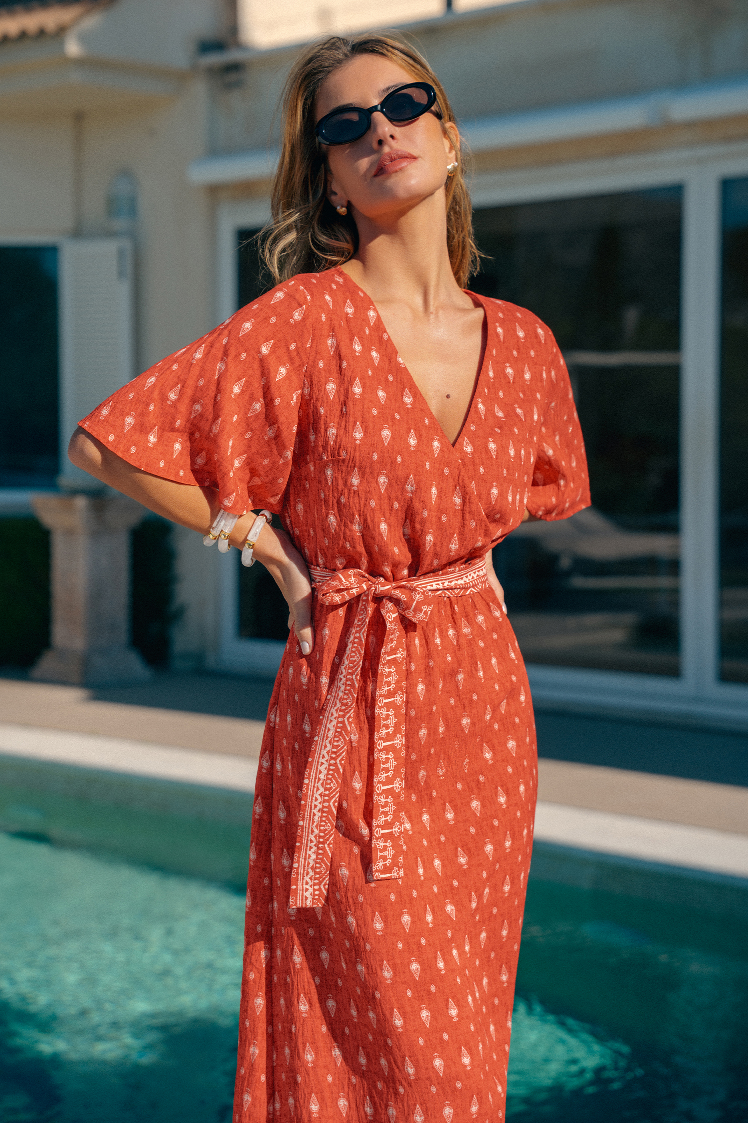 Orange Kurzarm Maxikleid mit Taillenband in Wickeloptik