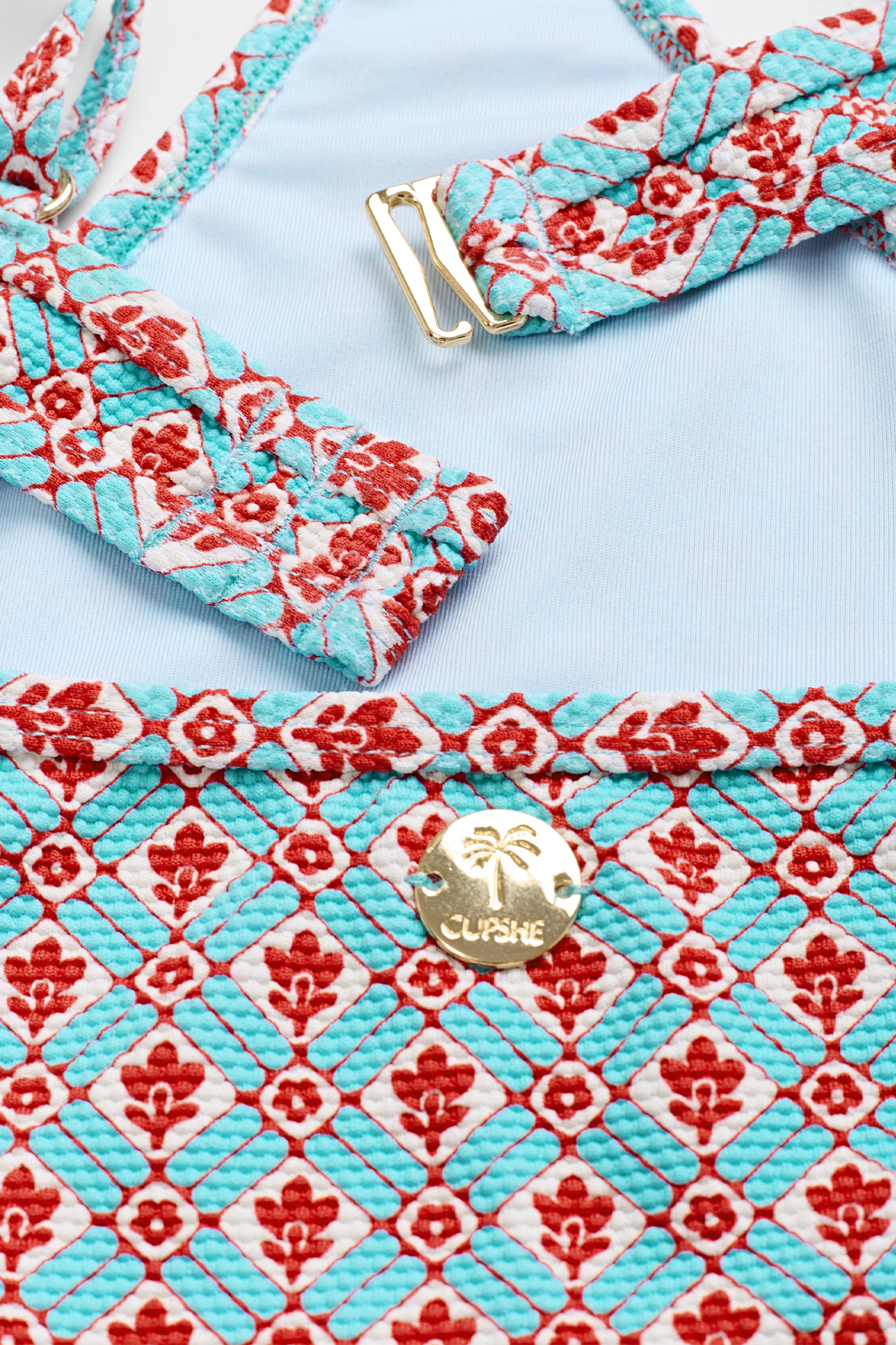 Monokini zwempak voor bij het water