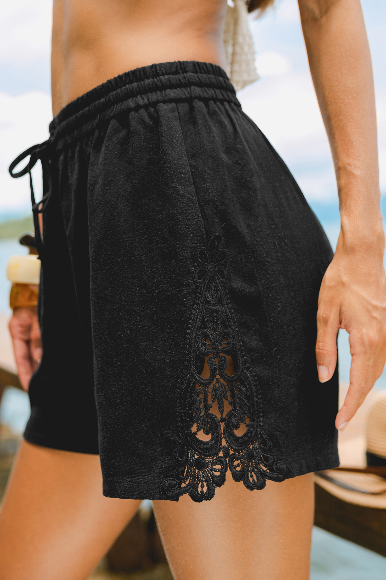 Schwarze Shorts mit elastischem Bund