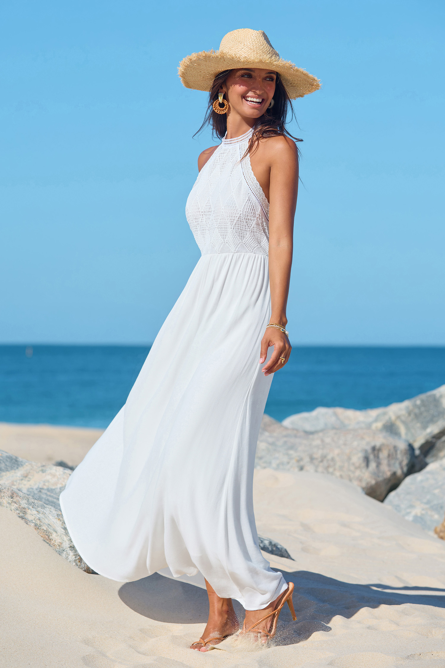 Robe blanche avec col en V