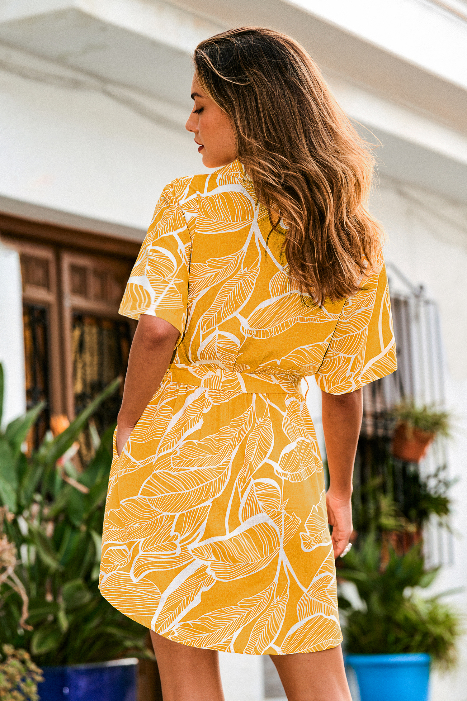 Miękka  lekka  tropikalna mini sukienka