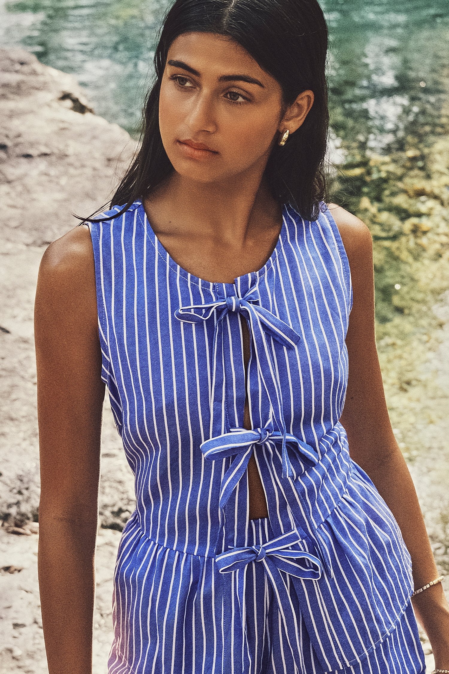 Blaues Ärmelloses Rundhals Top mit Peplum-Schnitt