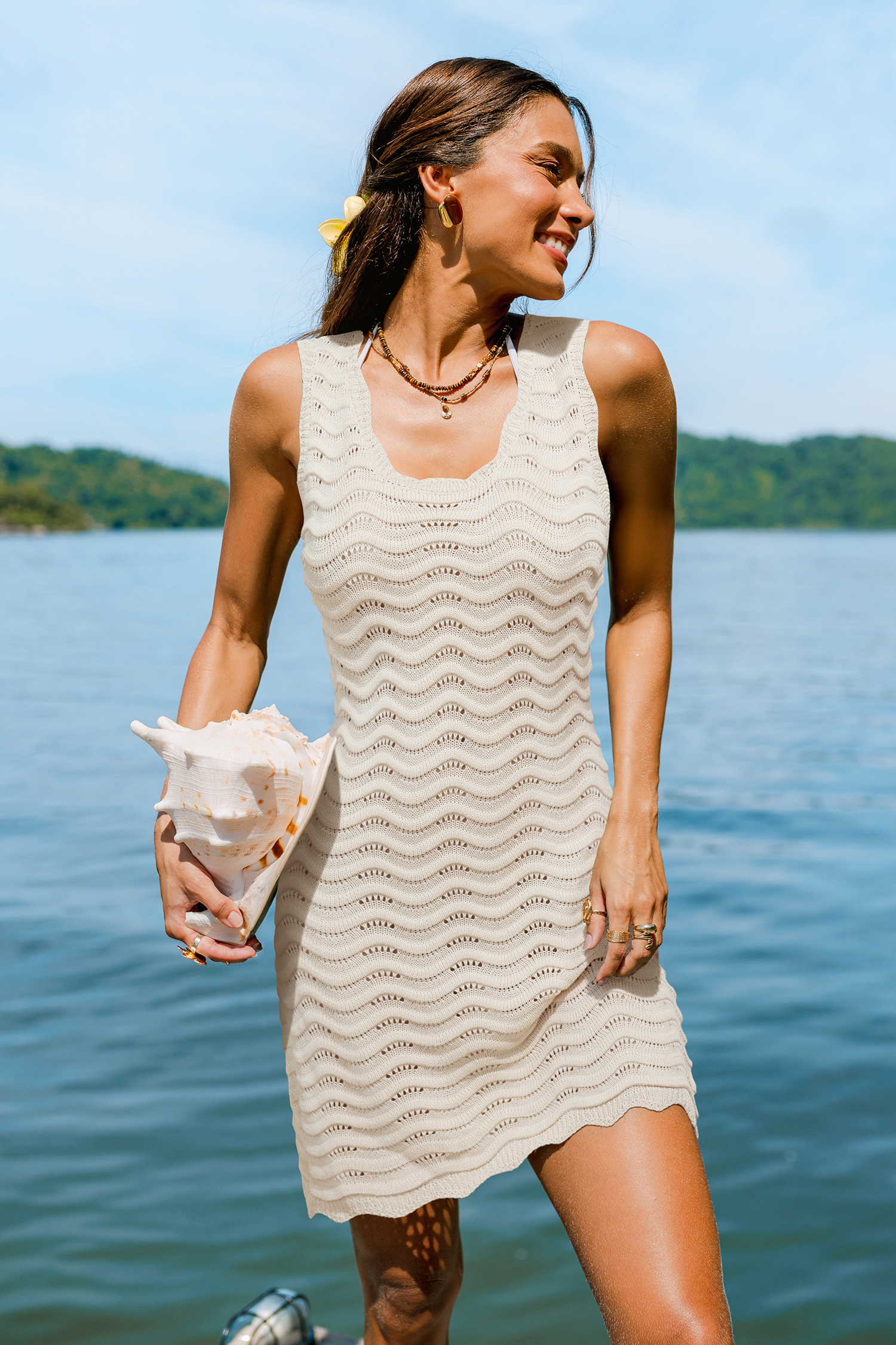 Robe de plage beige col scoop