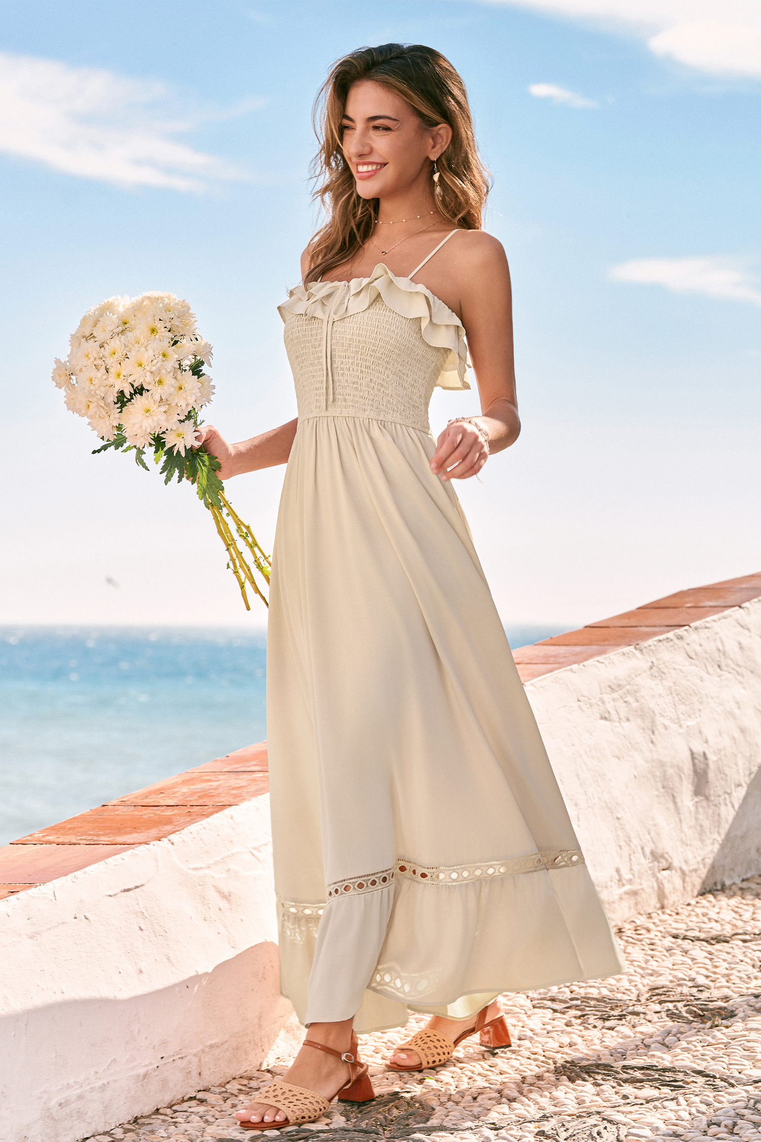 Robe longue beige smockée