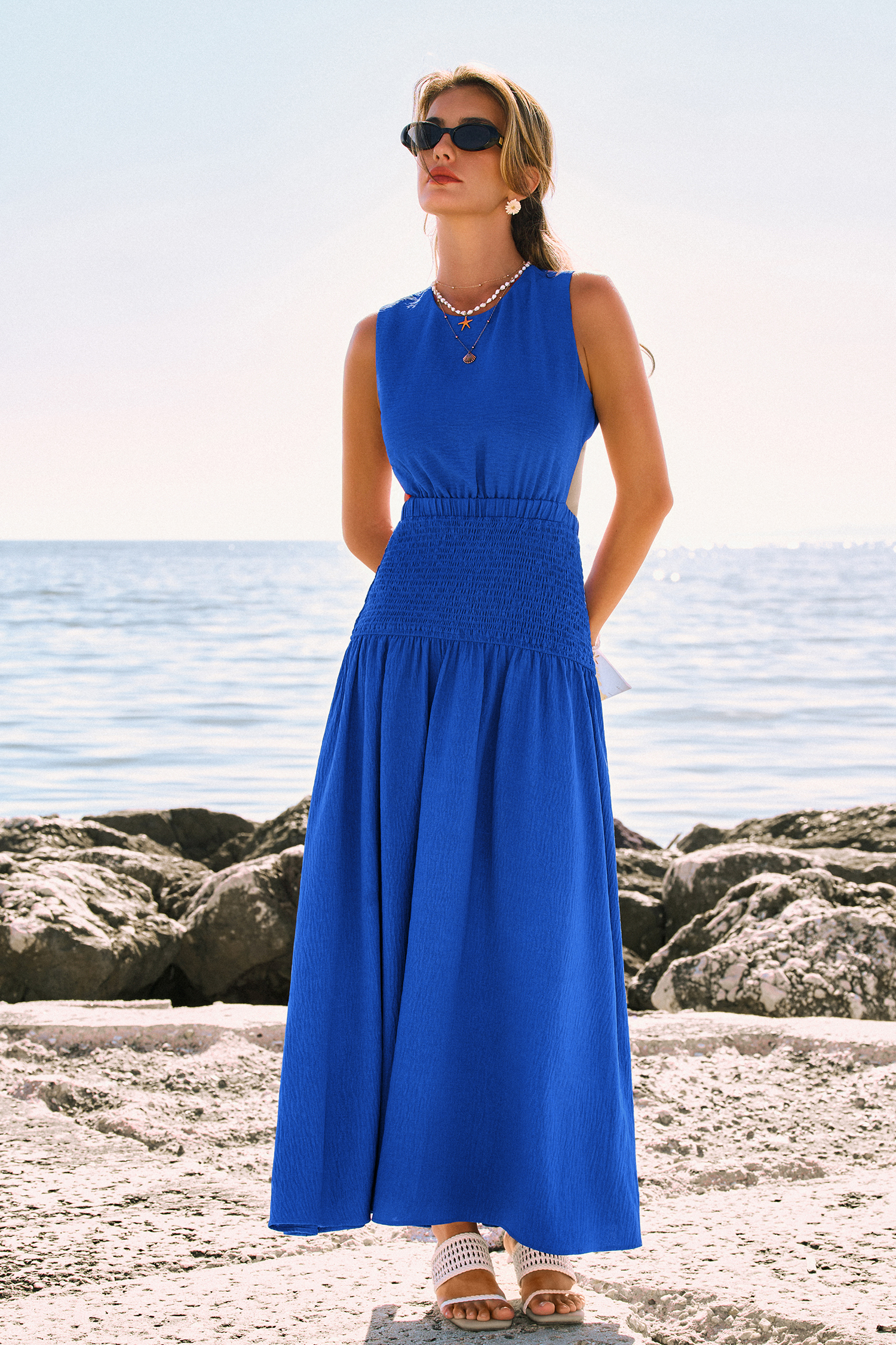 Robe longue bleue taille smockée