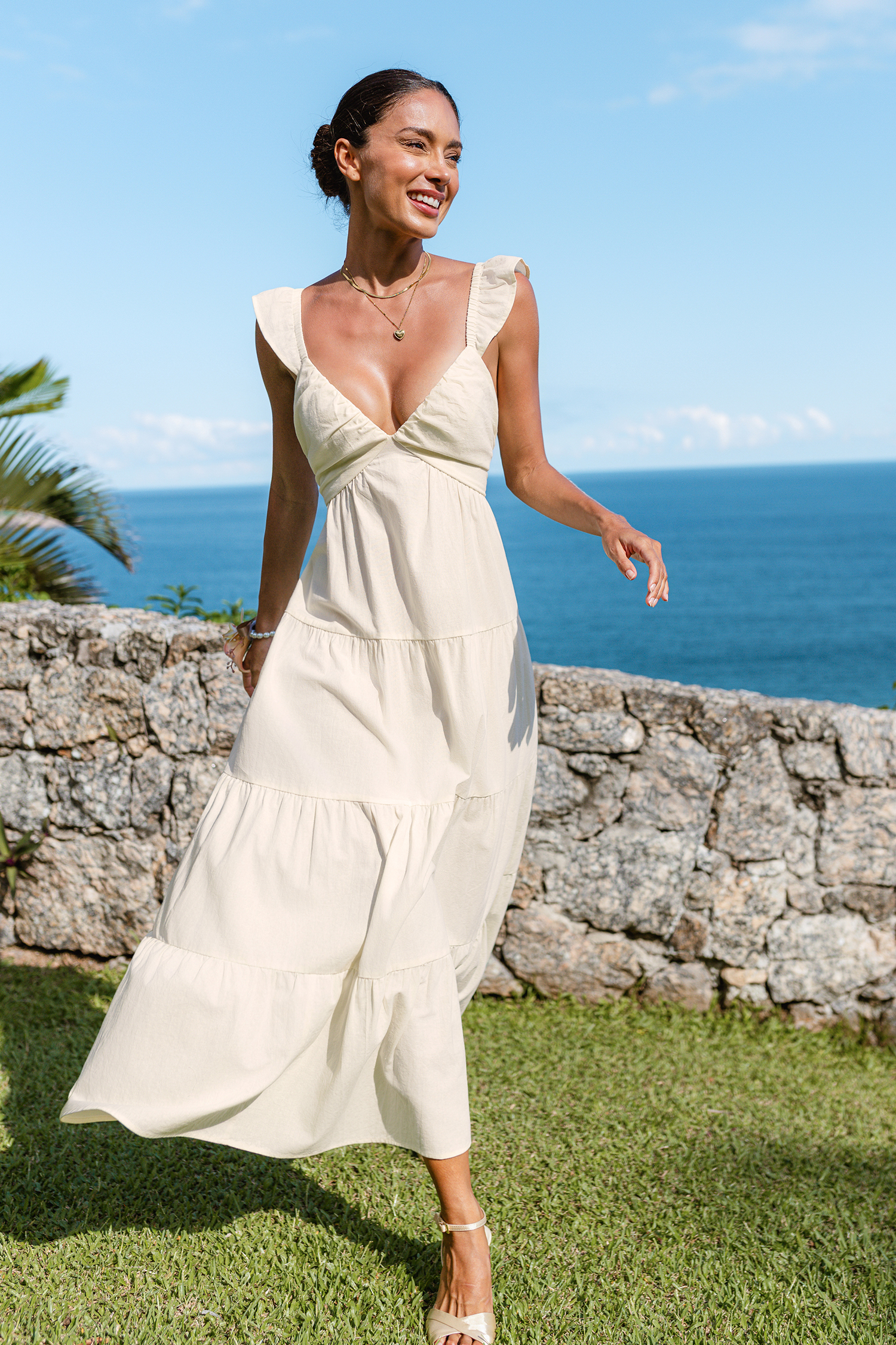 Robe longue beige à col V