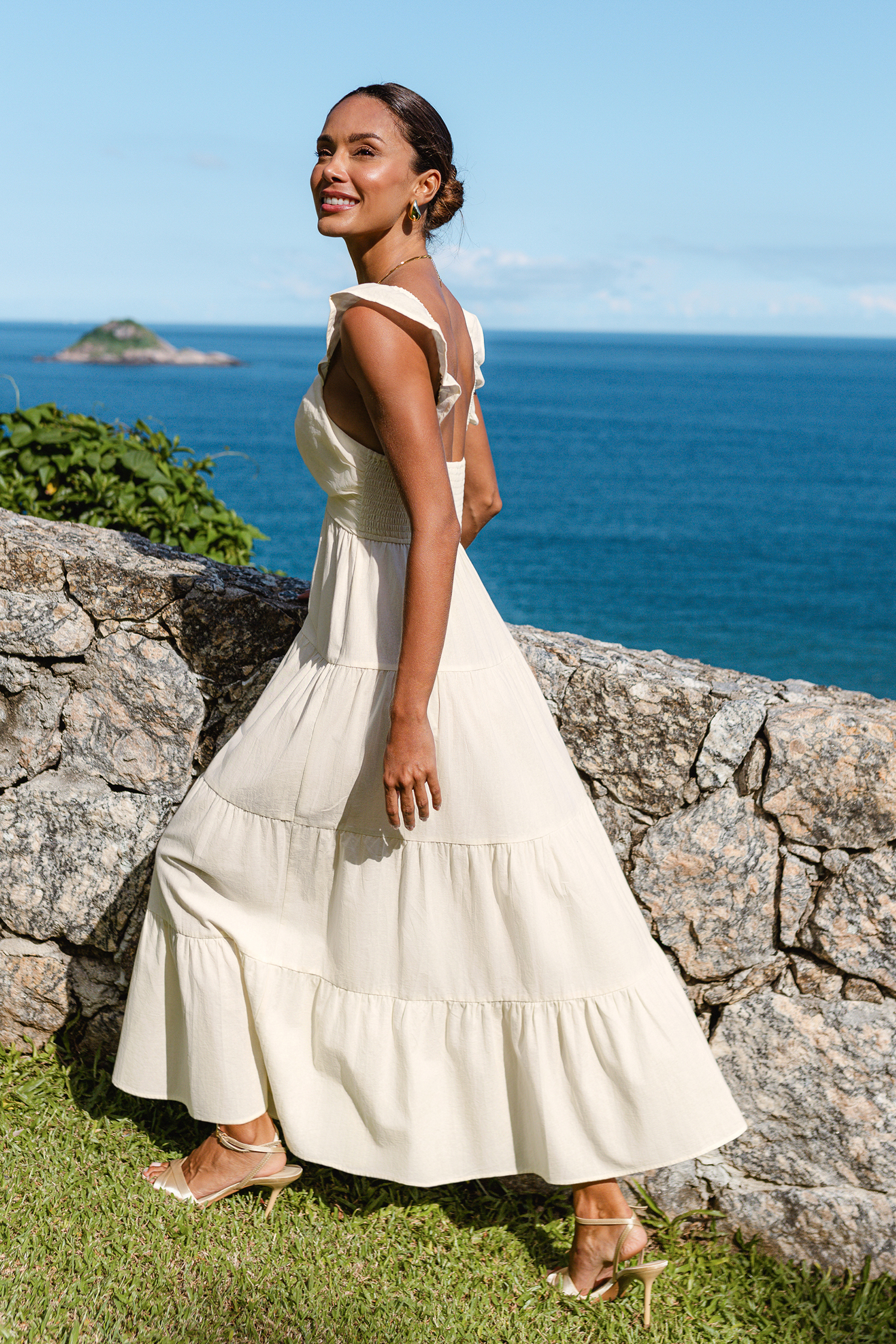 Beiges Midi-Coktailkleid mit V-Ausschnitt