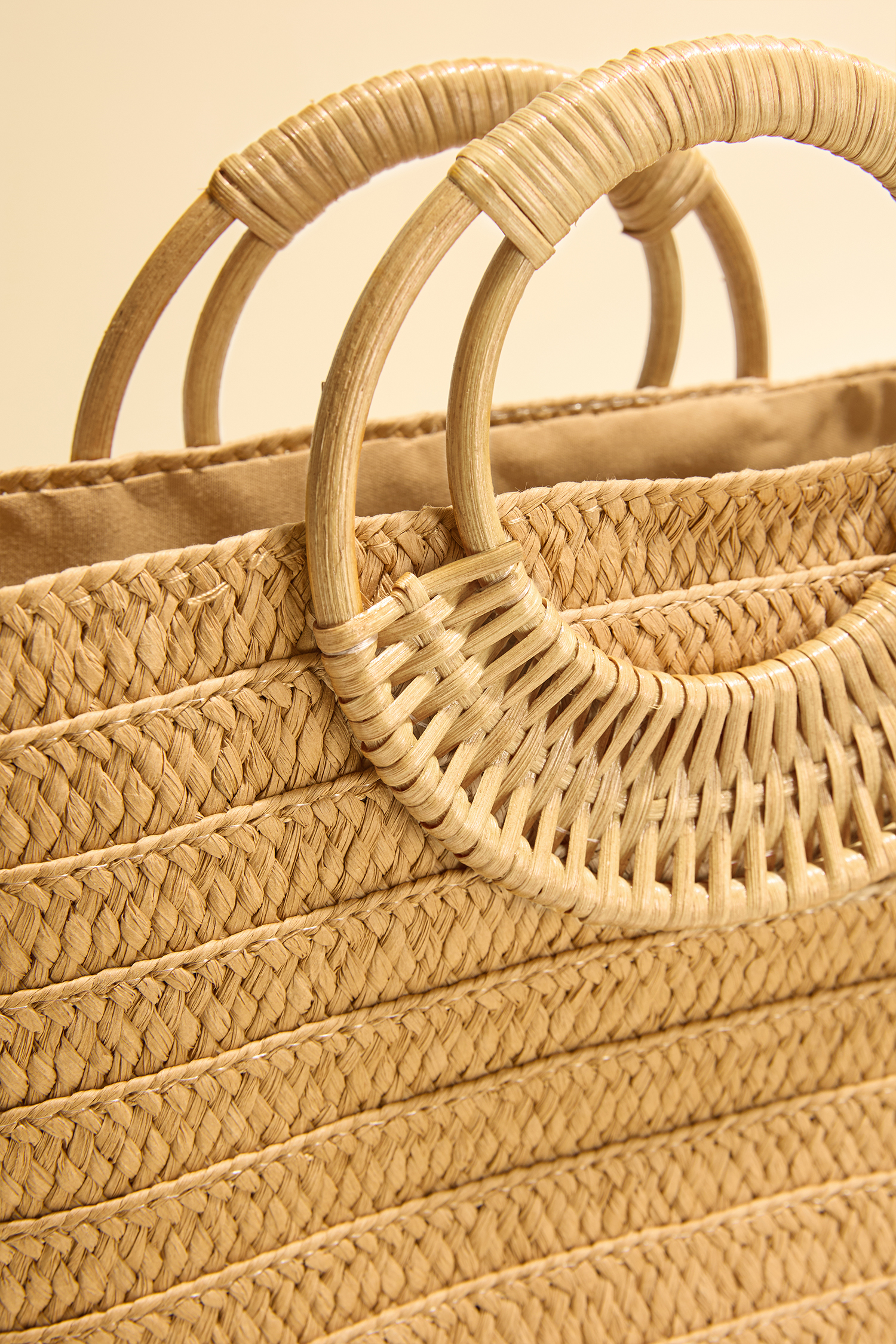 Sac en paille structuré à anse supérieure