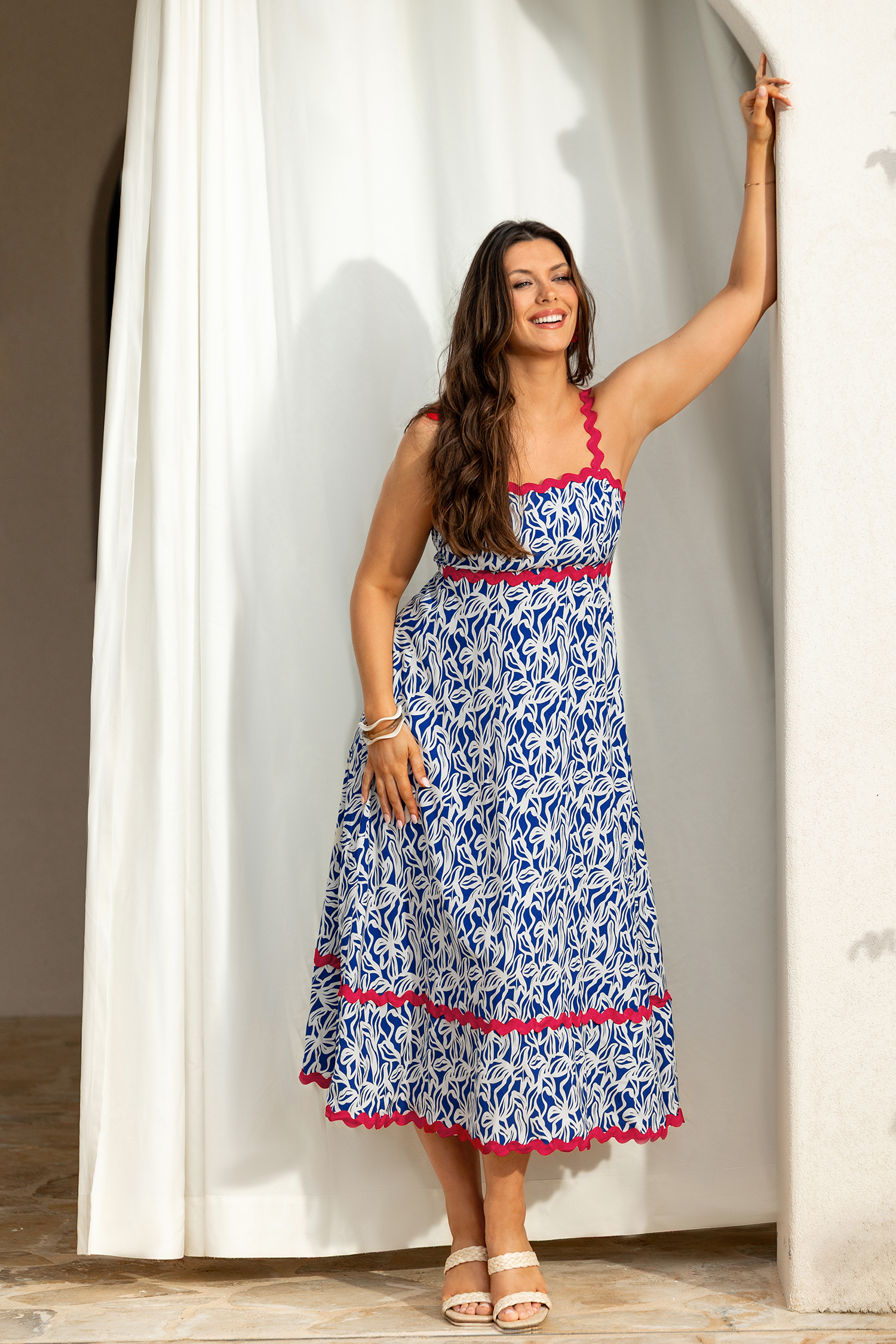Blaues Maxi-Strandkleid mit eckigem Ausschnitt