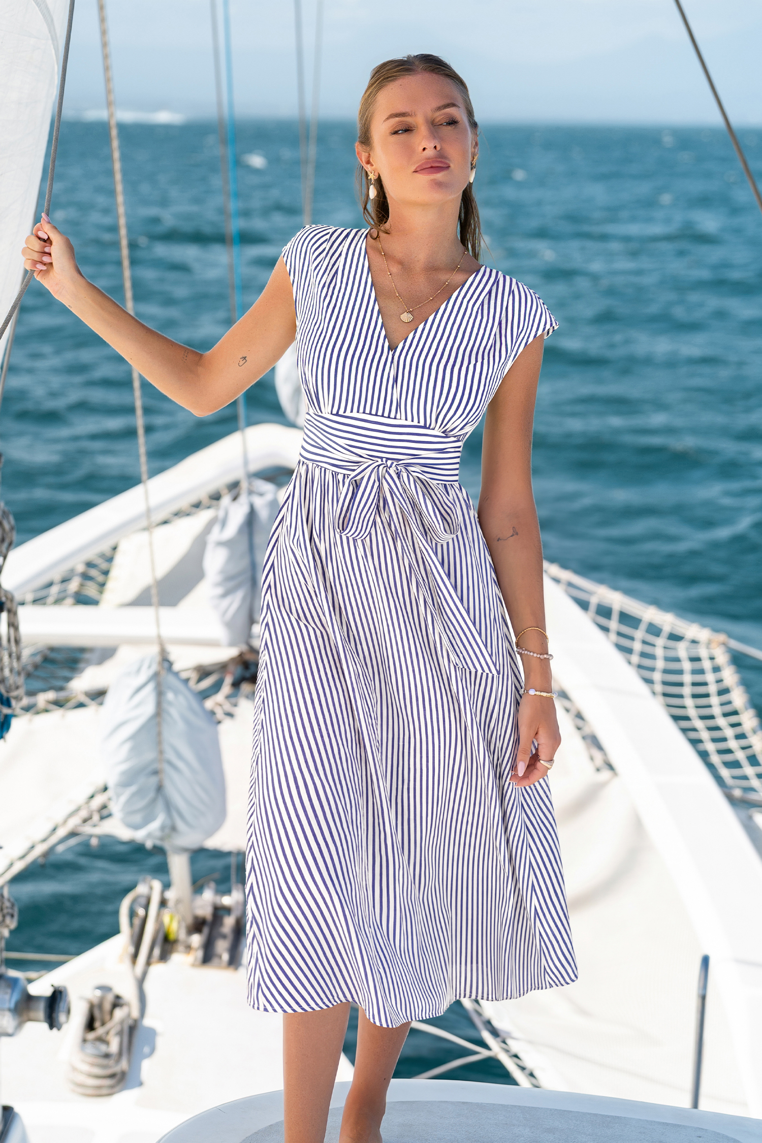 Robe longue rayée col V