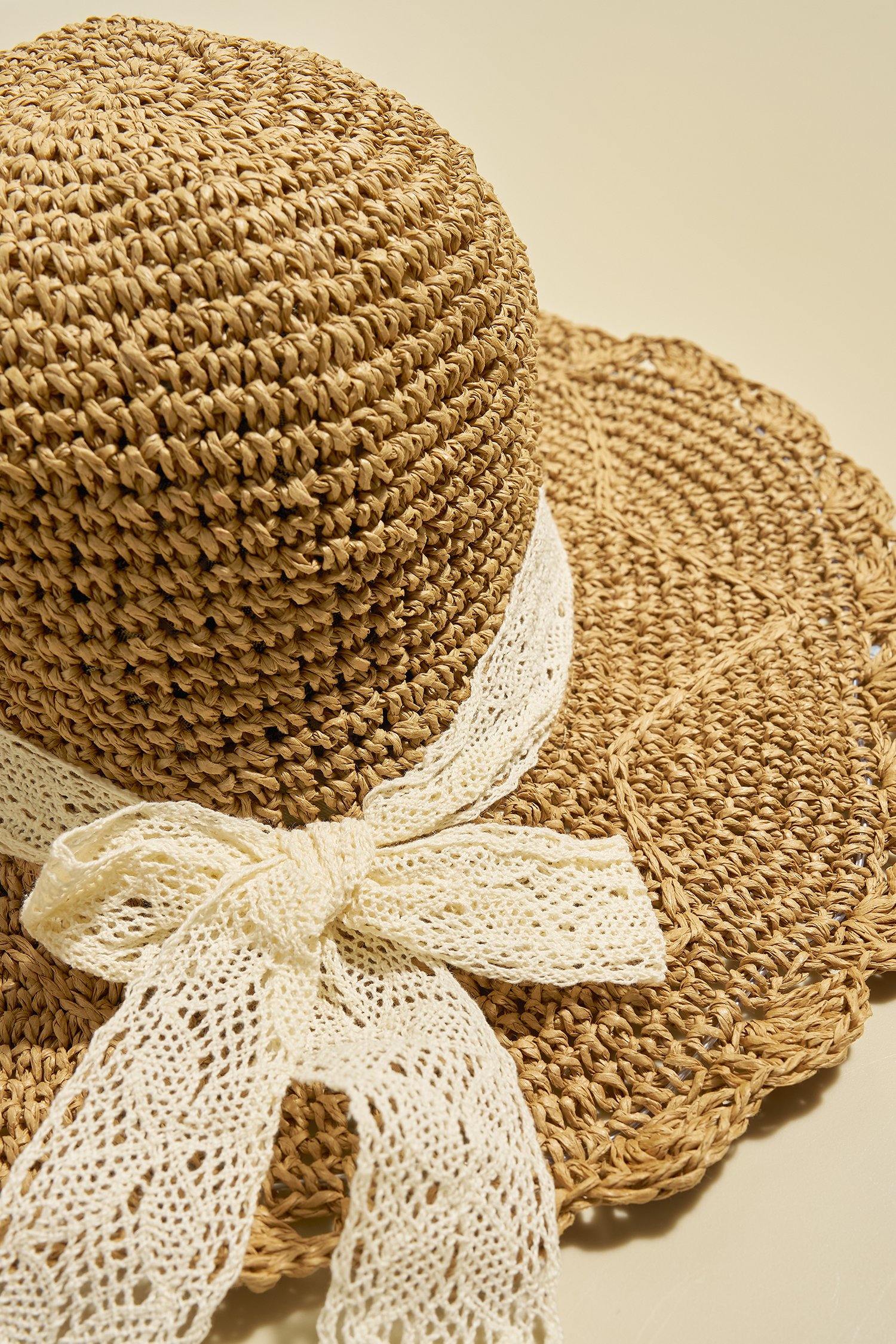 Chapeau de paille avec ruban décoratif