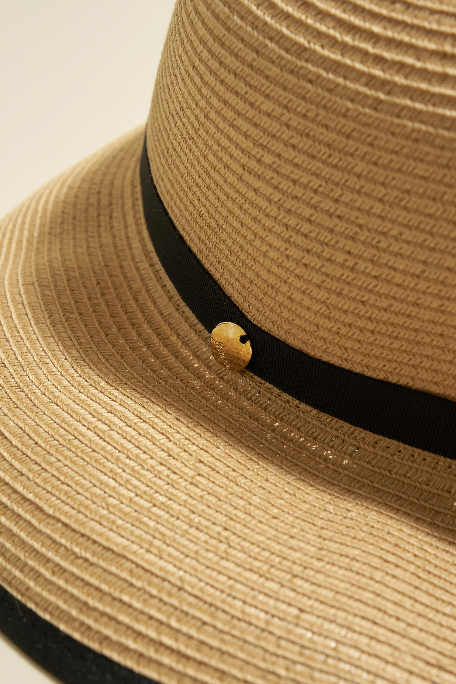 Chapeau de paille avec calotte arrondie