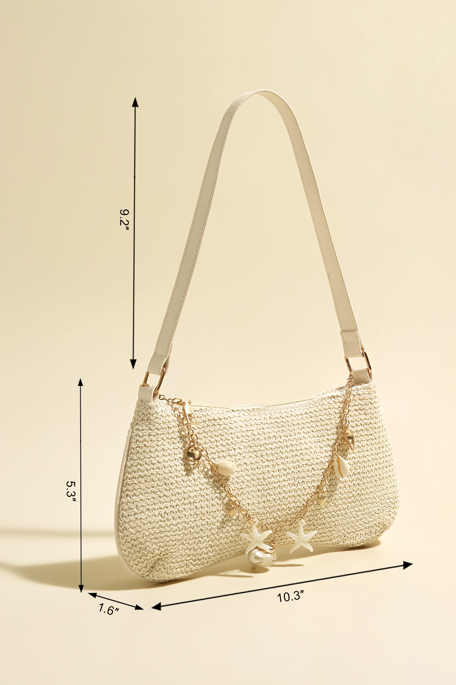 La culpa es del sol. Bolso beige.