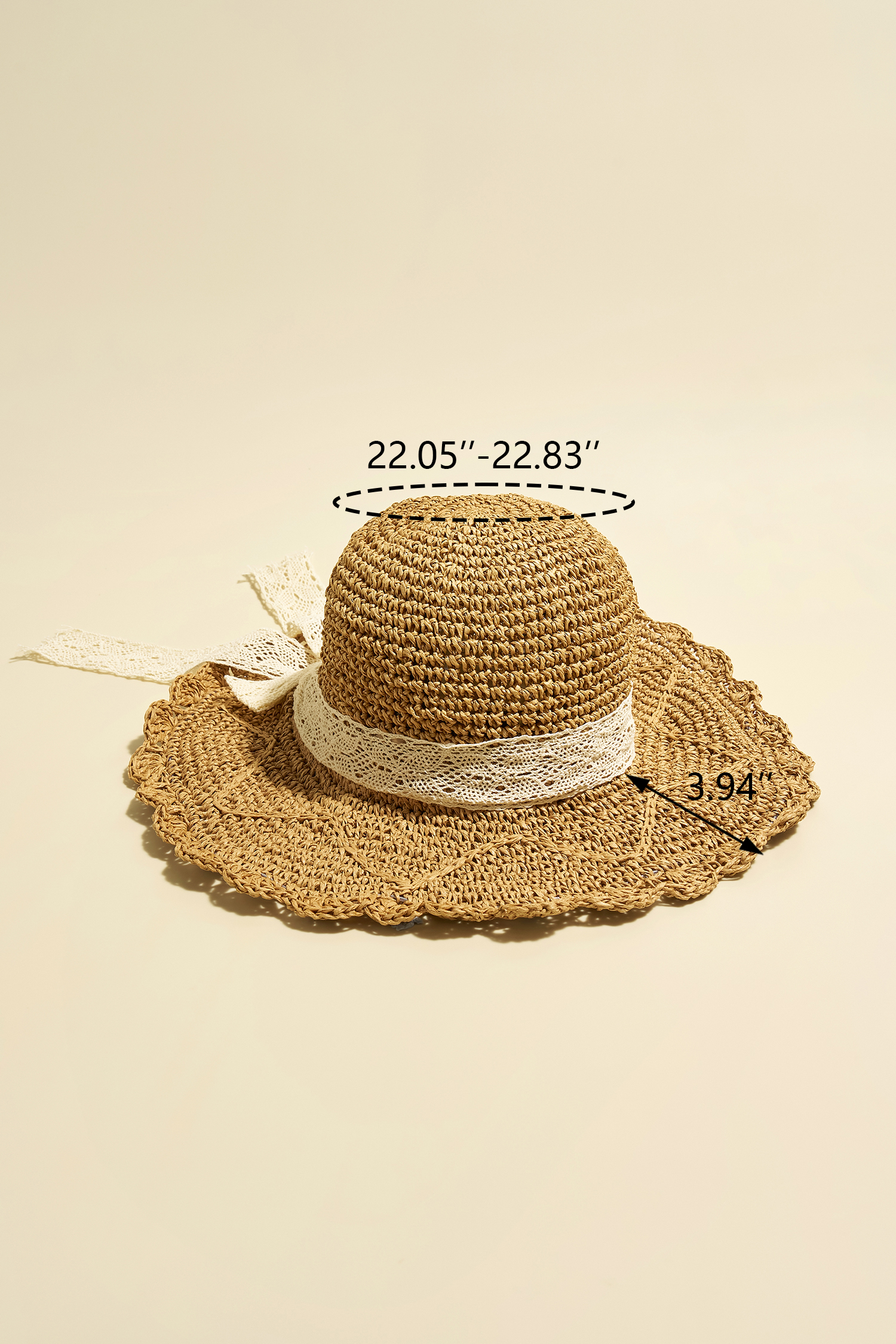 Chapeau de paille avec ruban décoratif