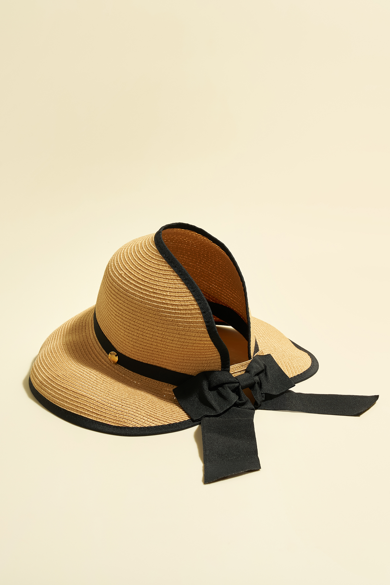Chapeau de paille avec calotte arrondie