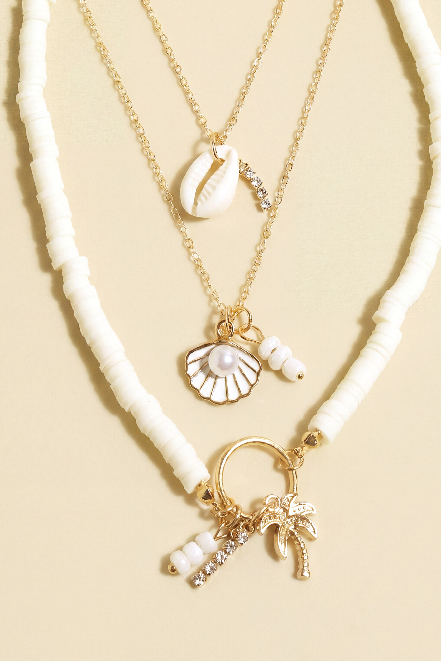 Conjunto de collar y collar de oro con diseño de conchas marinas