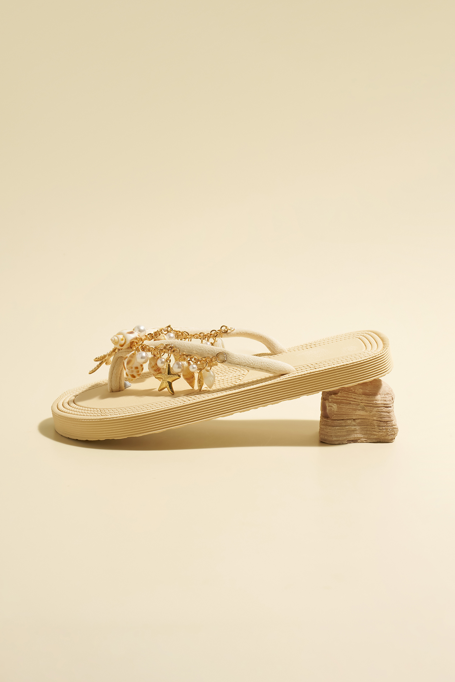 Cremefarbene Flip-Flops