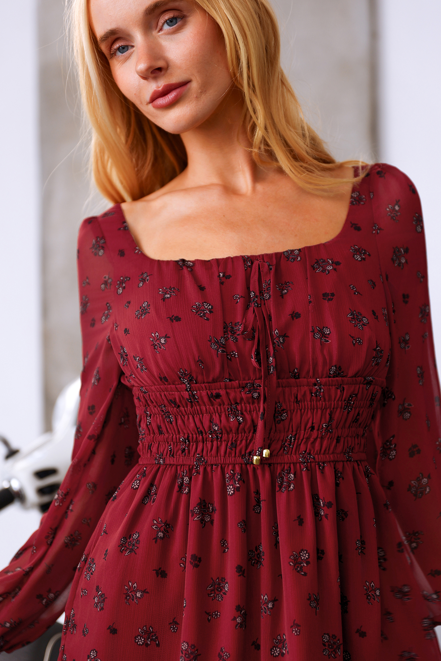 Robe courte manches longues taille élastique