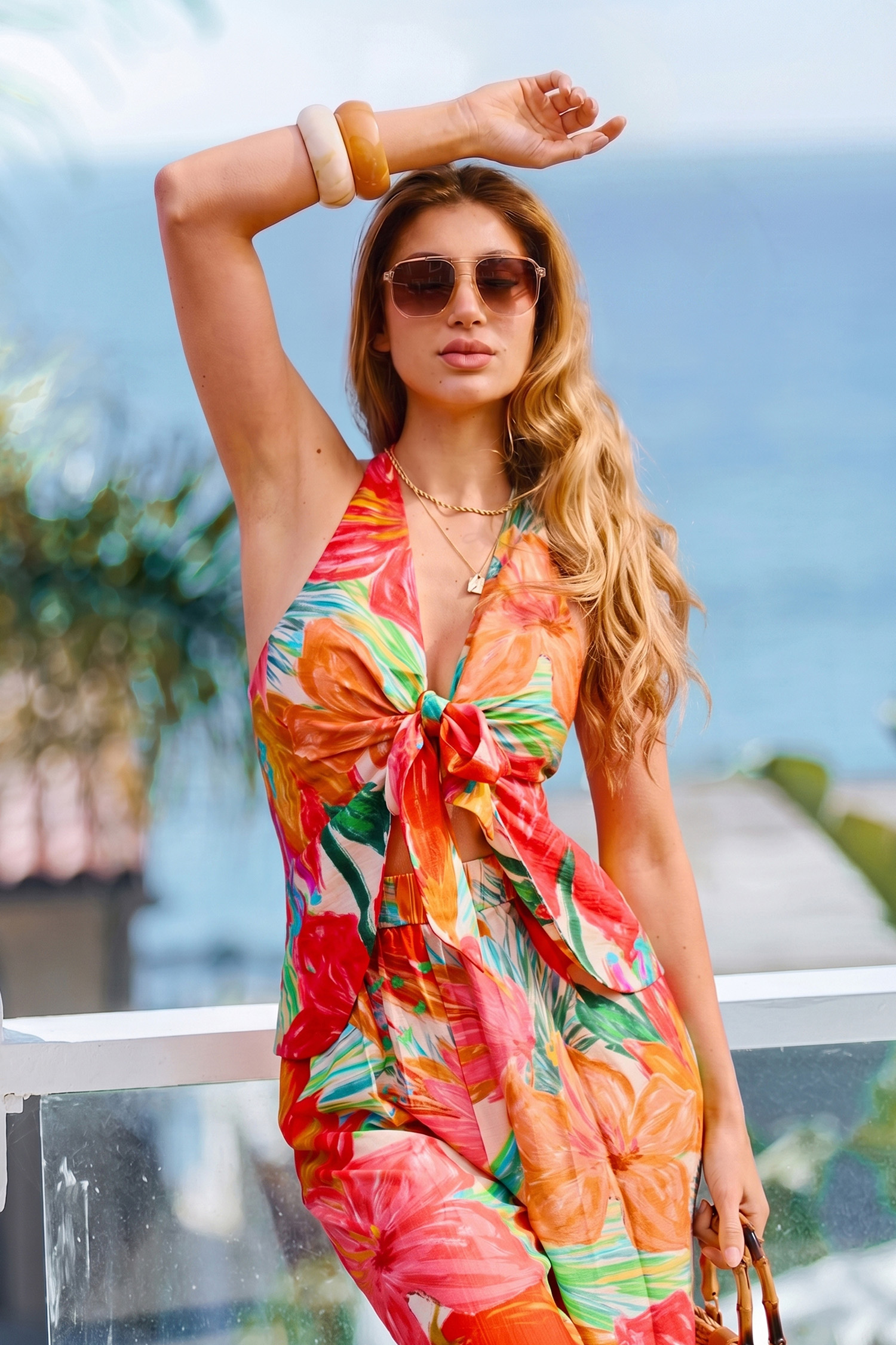 Haut floral à décolleté plongeant sans manches léger